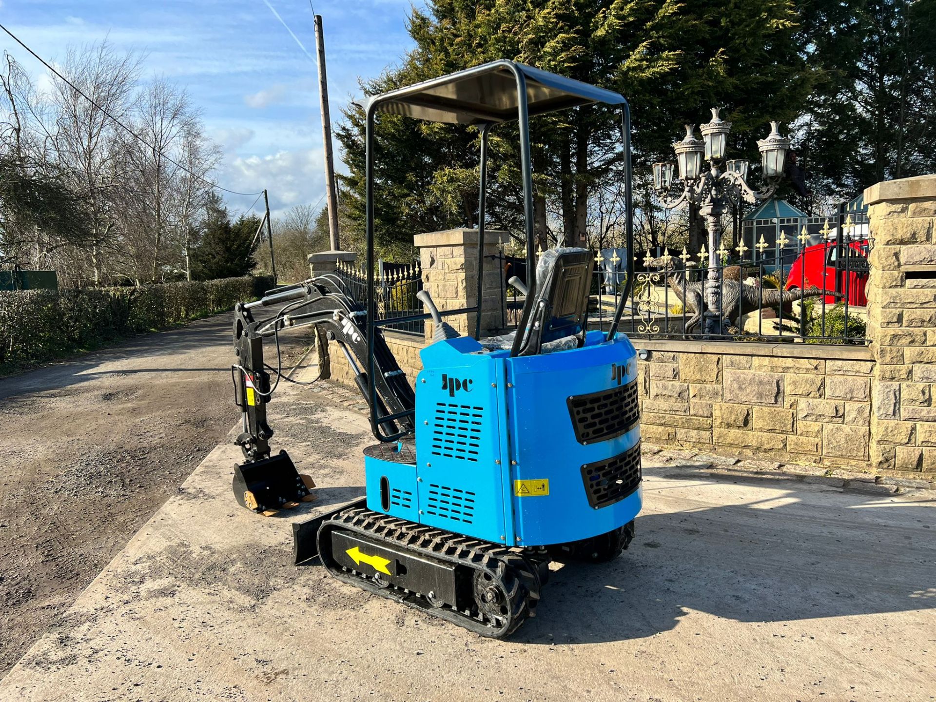 New And Unused JPC HT15 1.5 Ton Mini Digger, Runs Drives And Digs, 2 Cylinder Diesel Engine PLUS VAT - Image 4 of 9