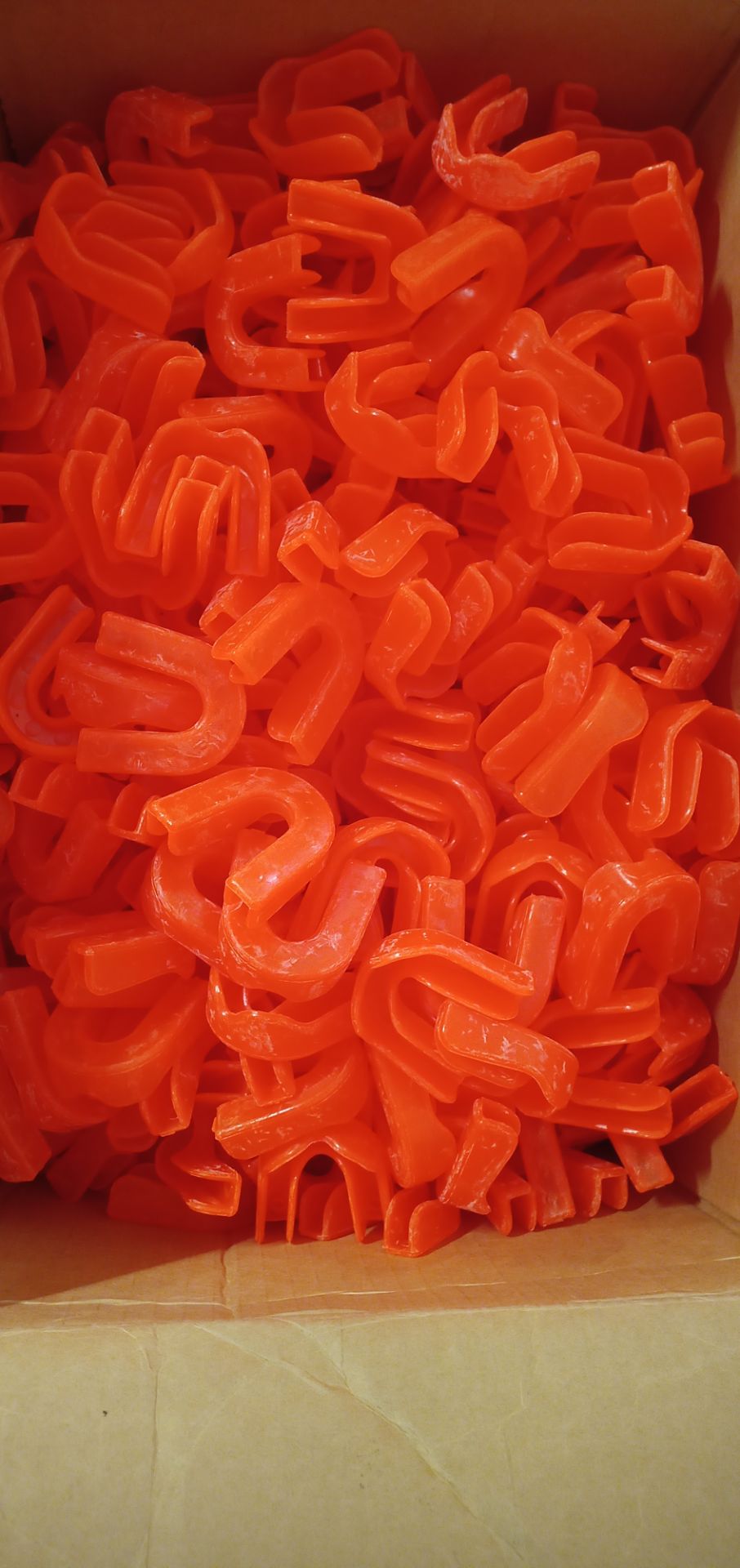 200 x NEW AND UNUSED MOUTH GUARDS, ASSORTED COLOURS *PLUS VAT* - Image 2 of 5