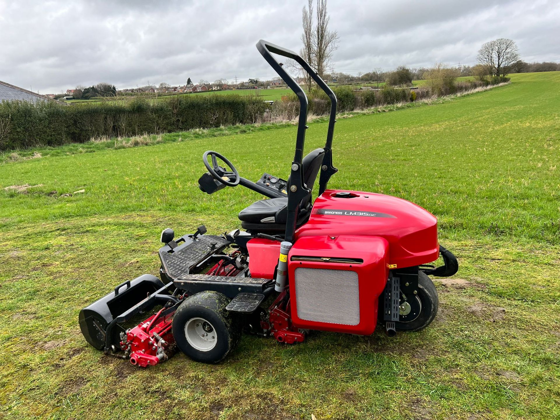 2014 Baroness LM315GC 3WD Diesel Cylinder Mower With Grass Boxes, Runs Drives Cuts Collects - Image 3 of 23