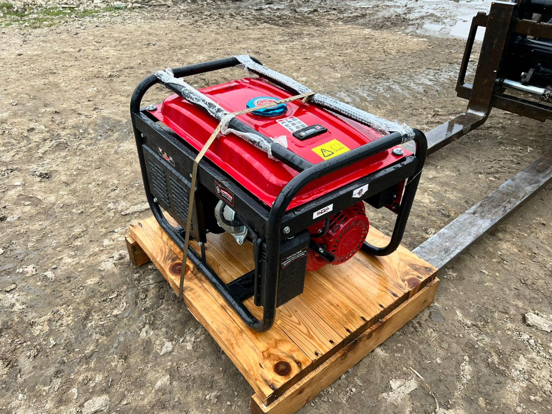 New And Unused PK8500 Petrol Generator, 220 And 380 Volts, 6.5hp Petrol Engine *PLUS VAT* - Image 3 of 7