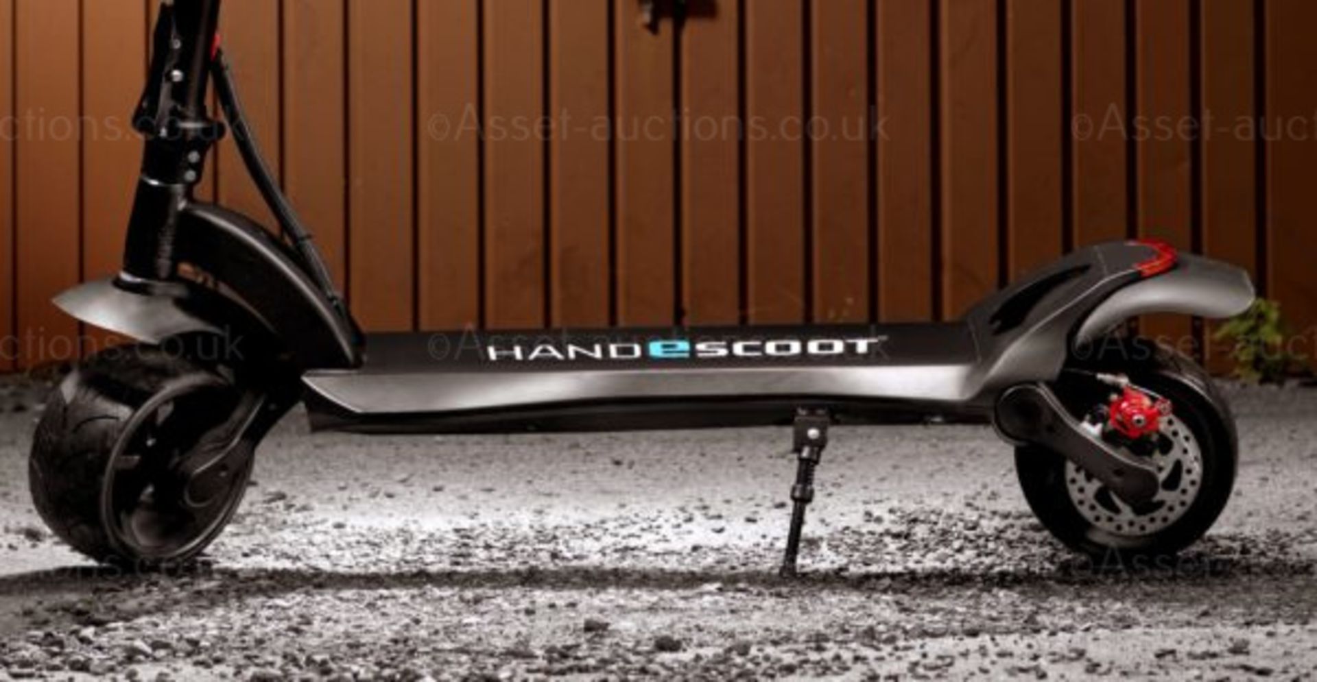 BRAND NEW HANDESCOOT ELECTRIC SCOOTER, WIDE WHEELS, £60 OF HANDESCOOT EXTRAS INCLUDED *PLUS VAT* - Image 3 of 6