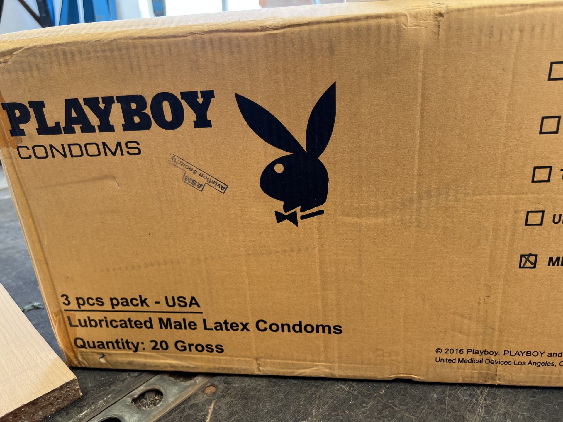 40 boxes with 24 packs with 3 pcs of PLAYBOY CONDOMS, LUBRICATED MALE LATEX CONDOMS, MIXED SIZE - Image 2 of 3