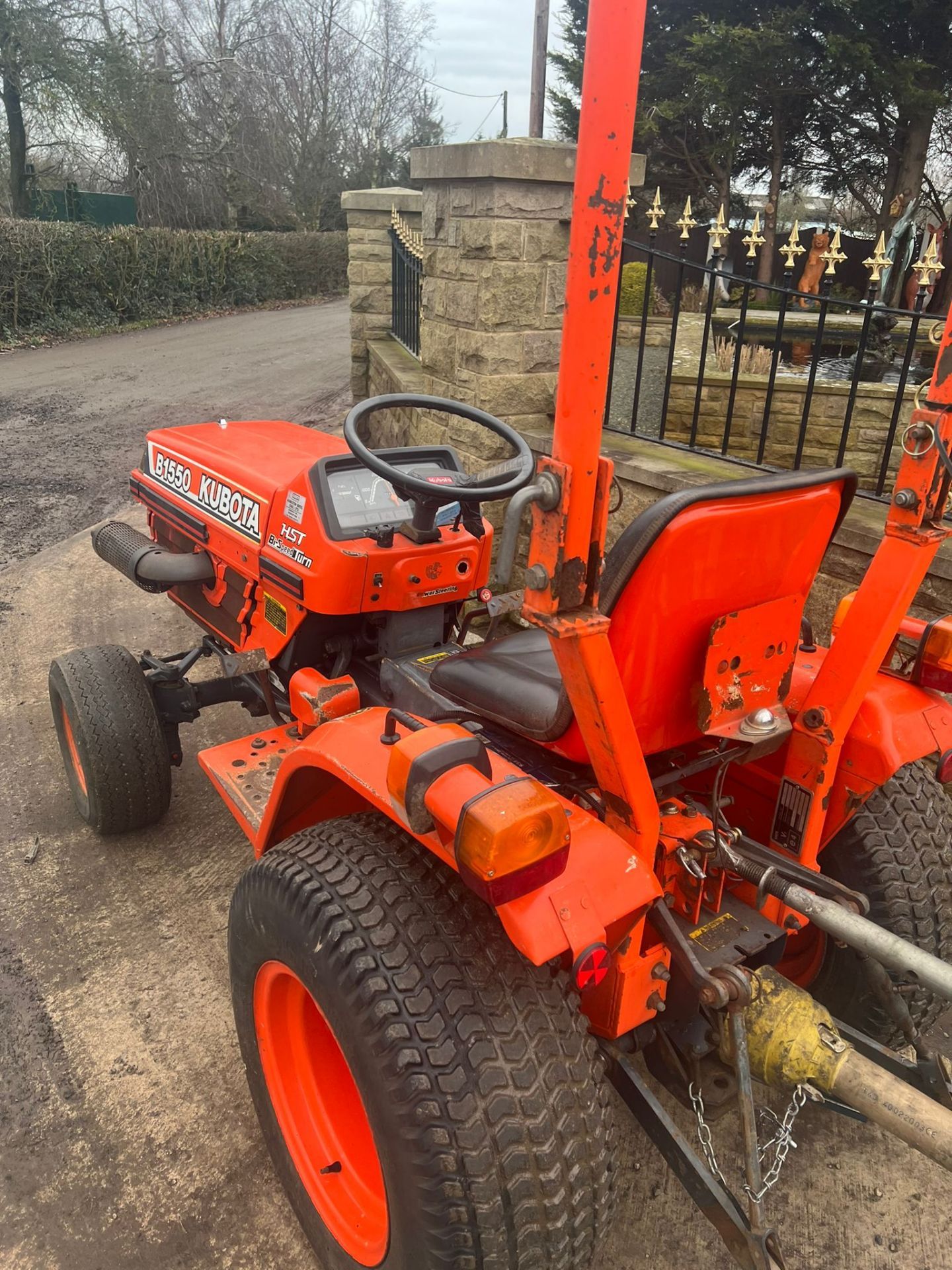 KUBOTA B1550 COMPACT TRACTOR WITH FINISHING TOPPER, RUNS WORKS AND CUTS *PLUS VAT* - Image 7 of 8