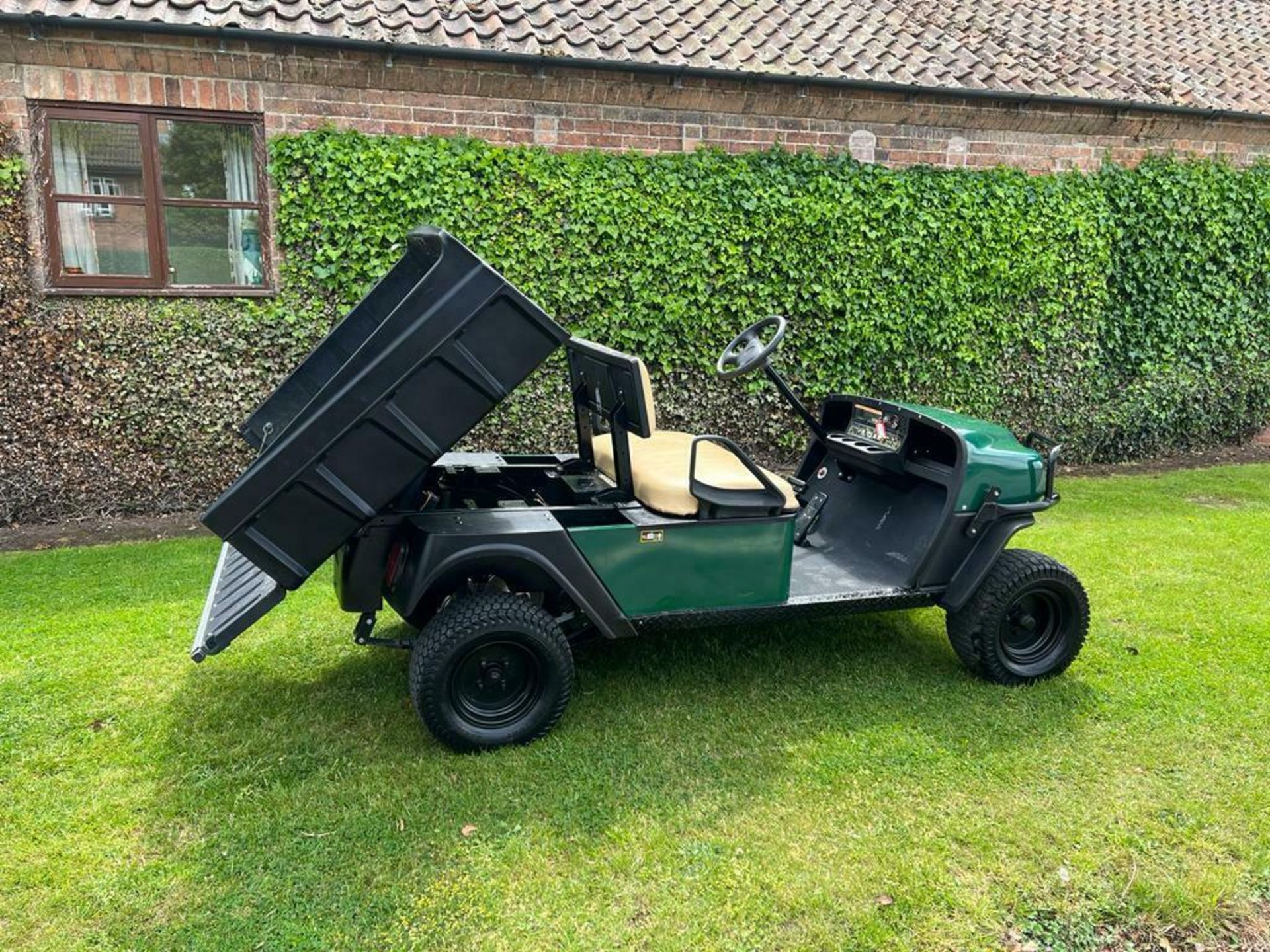 CUSHMAN EZGO ST400 PETROL GOLF BUGGY, TOUCH AND GO START *PLUS VAT* - Image 5 of 7