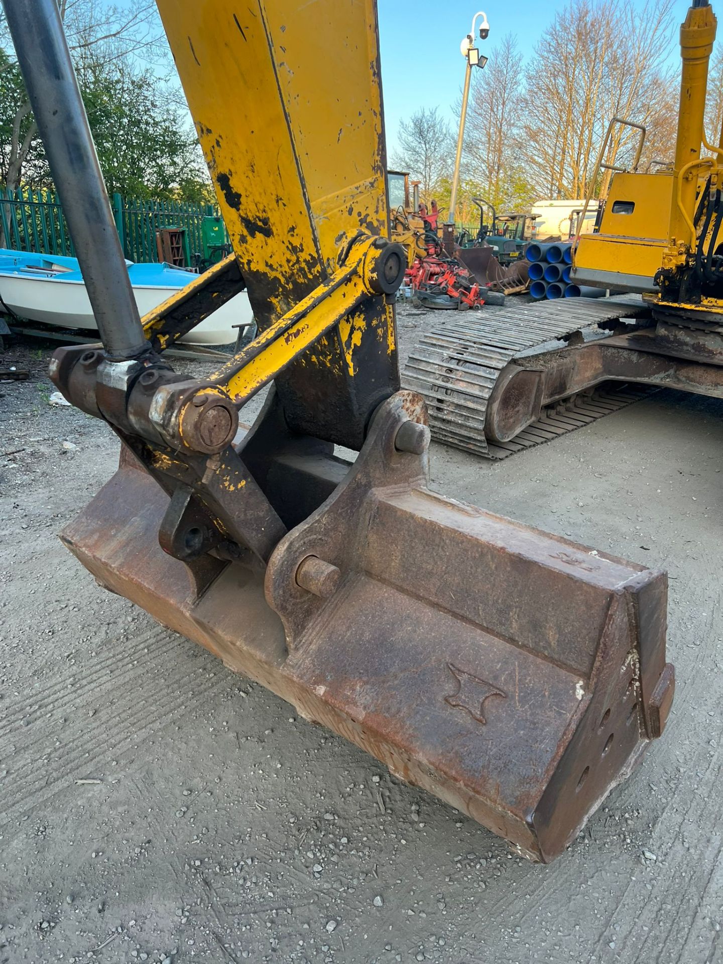 JCB JS200 tracked excavator 20 ton digger, Runs and works, Good tracks and sprockets *PLUS VAT* - Image 5 of 7