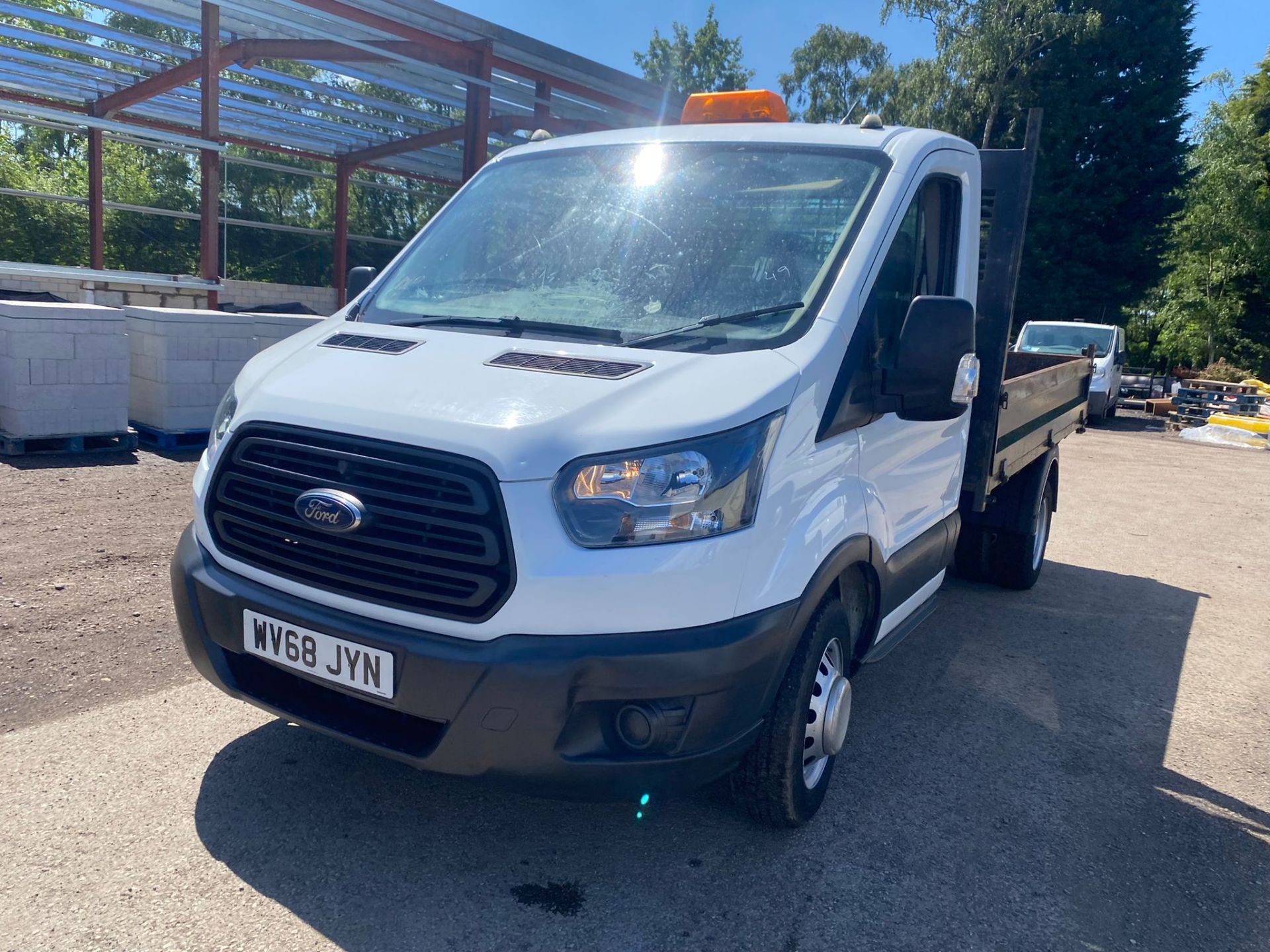 2018/68 FORD TRANSIT 350 WHITE TIPPER, EURO 6, STEEL TIPPING BODY, 2 KEYS *PLUS VAT* - Image 4 of 8