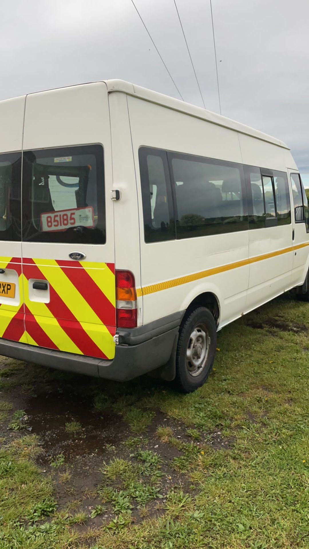 2004 04 FORD TRANSIT WHITE MINIBUS light scrape on drivers side, 9 seats, Wheel Chair lift fitted - Image 2 of 22