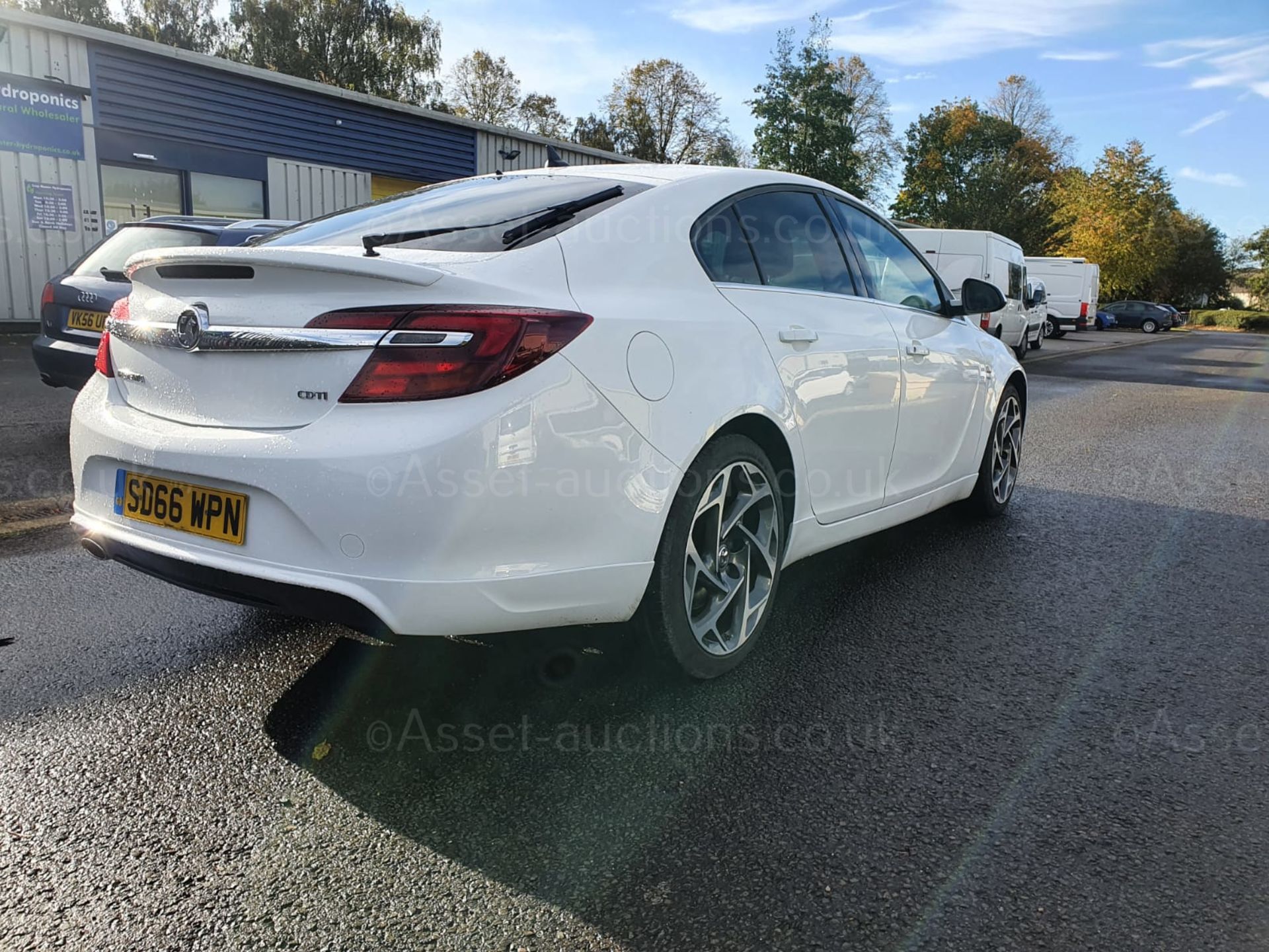 2016/66 VAUXHALL INSIGNIA SRI NAV VXLNE CDTI SS WHITE HATCHBACK, SHOWING 118,544 MILES *NO VAT* - Image 11 of 26