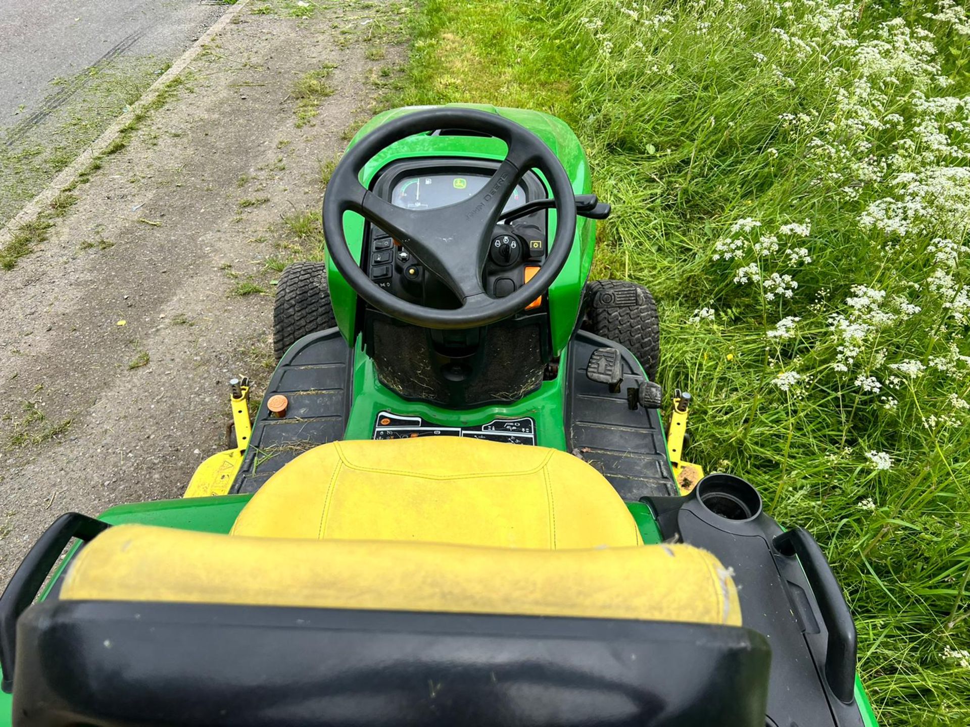 2013 John Deere X758 24HP 4WD Ride On Mower, Runs Drives And Cuts, Showing A Low 950 Hours! - Image 9 of 16