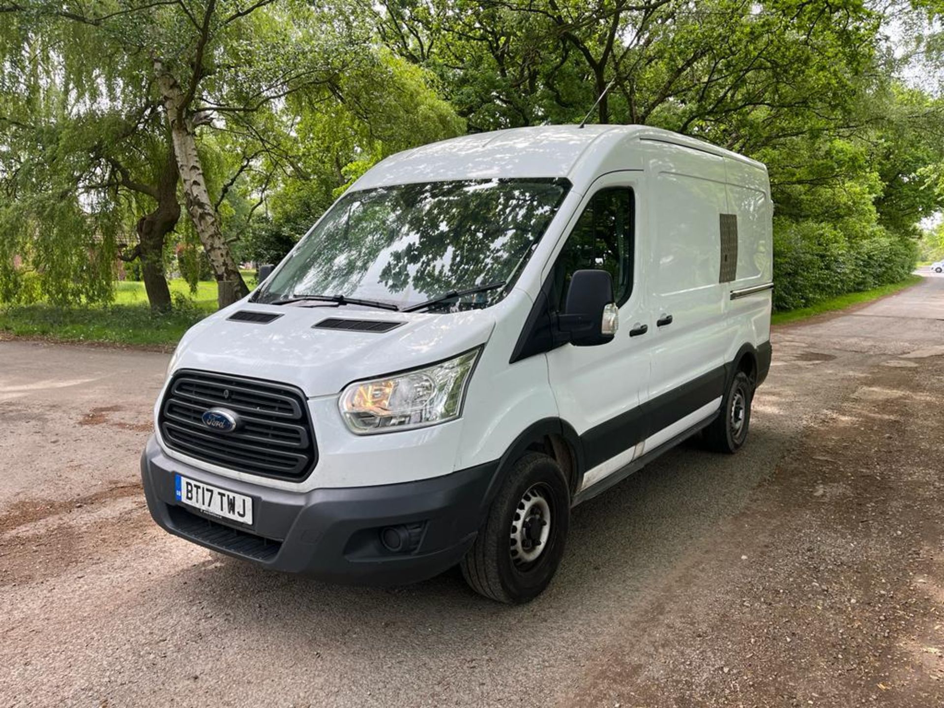 2017 FORD TRANSIT 350 L2H2 WHITE PANEL VAN, EURO 6 *PLUS VAT* - Image 2 of 9