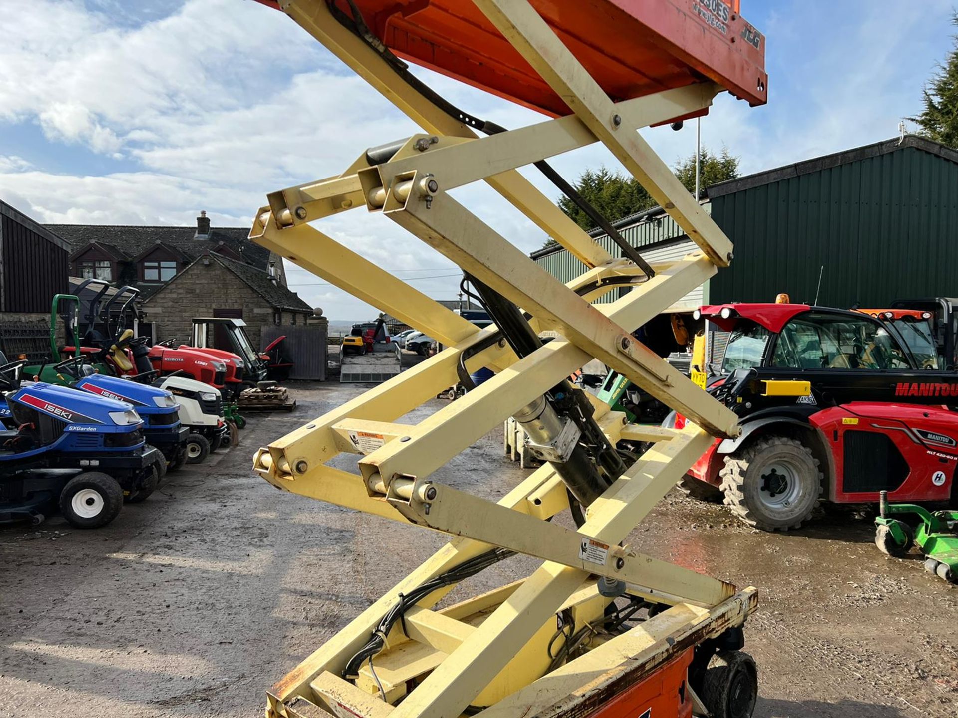 2016 JLG 1930ES ELECTRIC SCISSOR LIFT, DRIVES AND LIFTS, SHOWING A LOW 125 HOURS *PLUS VAT* - Image 8 of 15