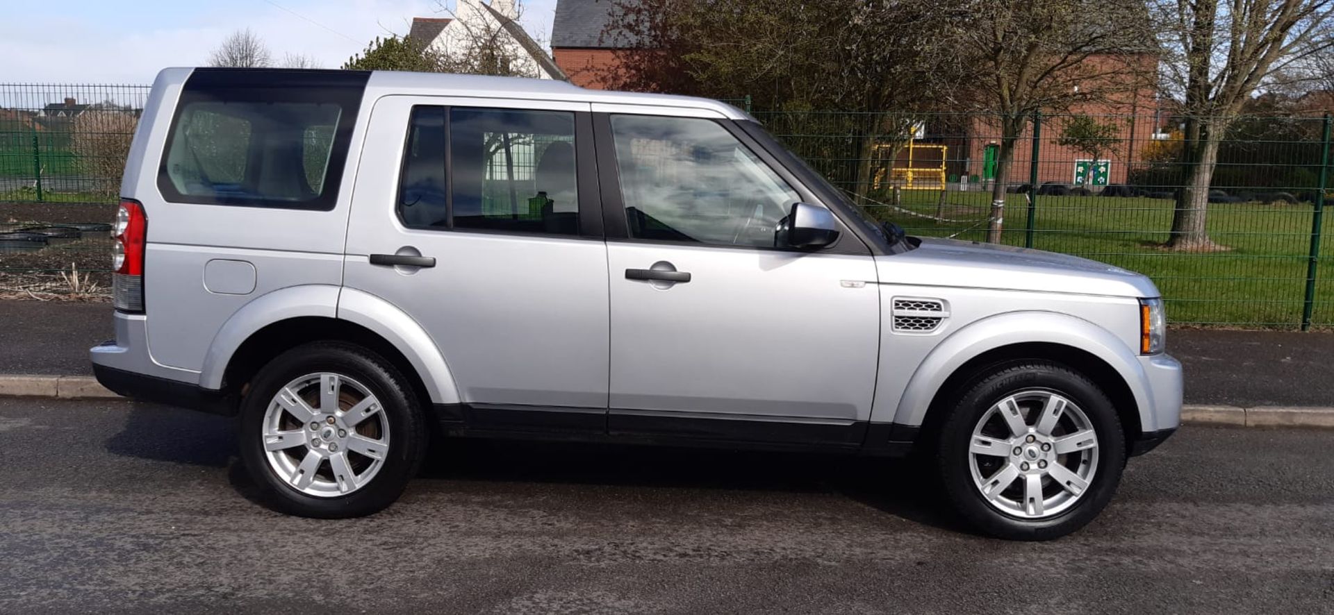 LAND ROVER DISCOVERY GS SDV6 AUTO 7 SEATER SILVER ESTATE, 127K MILES *NO VAT* - Image 9 of 16