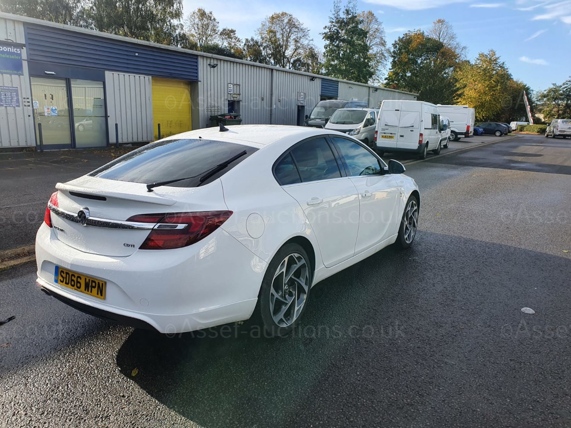 2016/66 VAUXHALL INSIGNIA SRI NAV VXLNE CDTI SS WHITE HATCHBACK, SHOWING 118,544 MILES *NO VAT* - Image 10 of 26