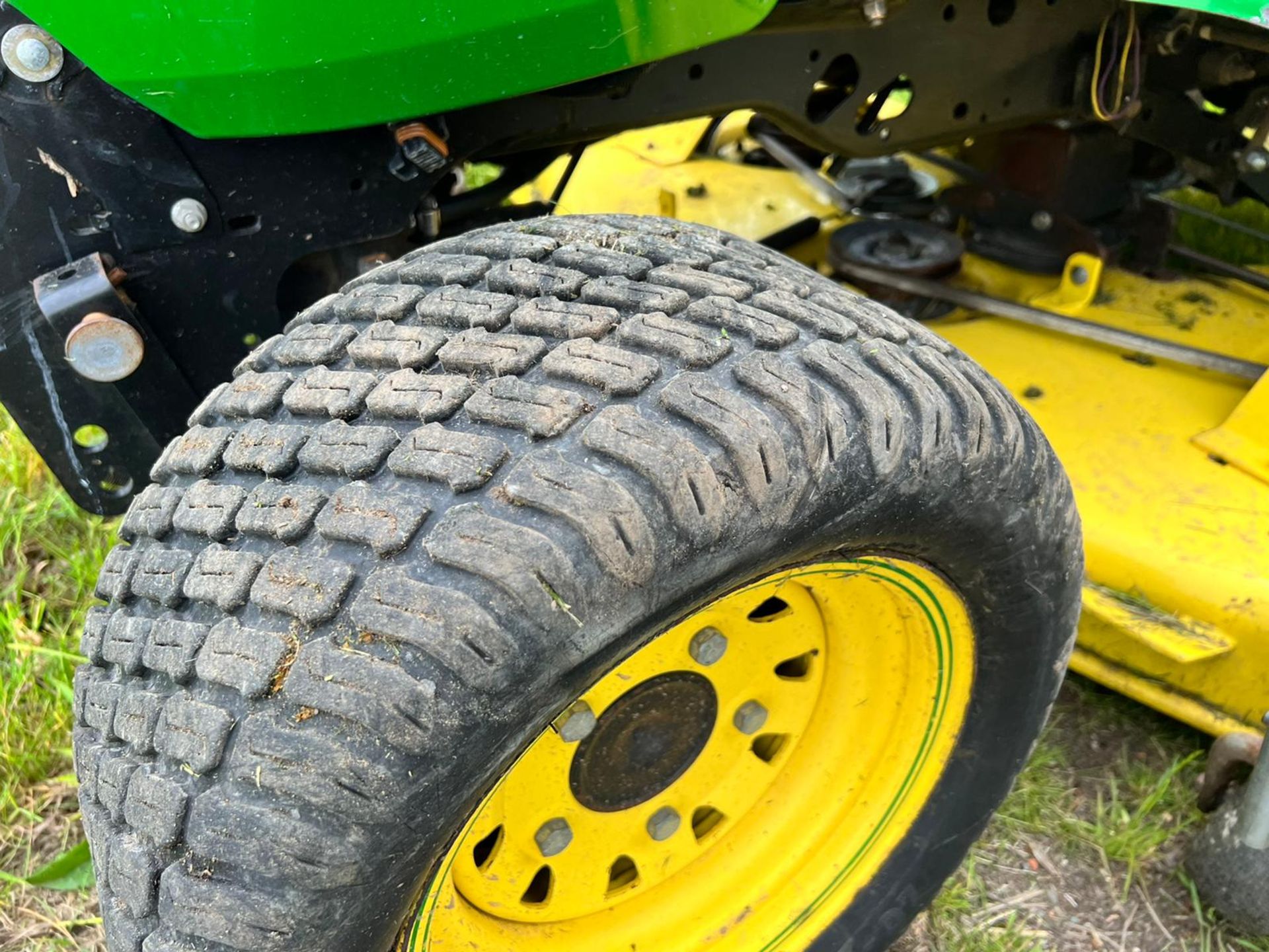 2013 John Deere X758 24HP 4WD Ride On Mower, Runs Drives And Cuts, Showing A Low 950 Hours! - Image 8 of 16