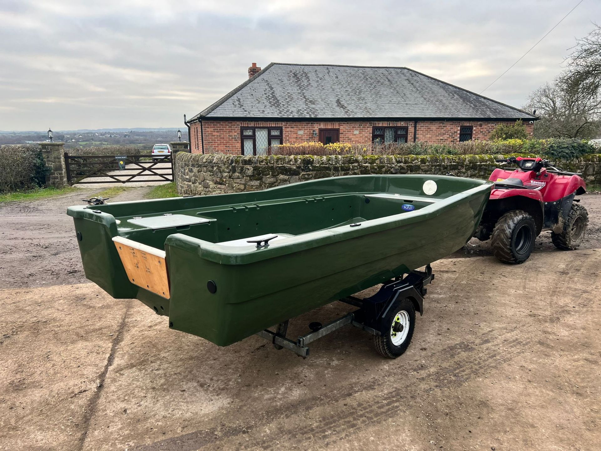 RIGFLEX AQUAPECHE 370 BOAT ON INDESPENSION MERIT SINGLE AXEL SPORT BOAT TRAILER WITH WINCH *PLUS VAT - Image 5 of 13
