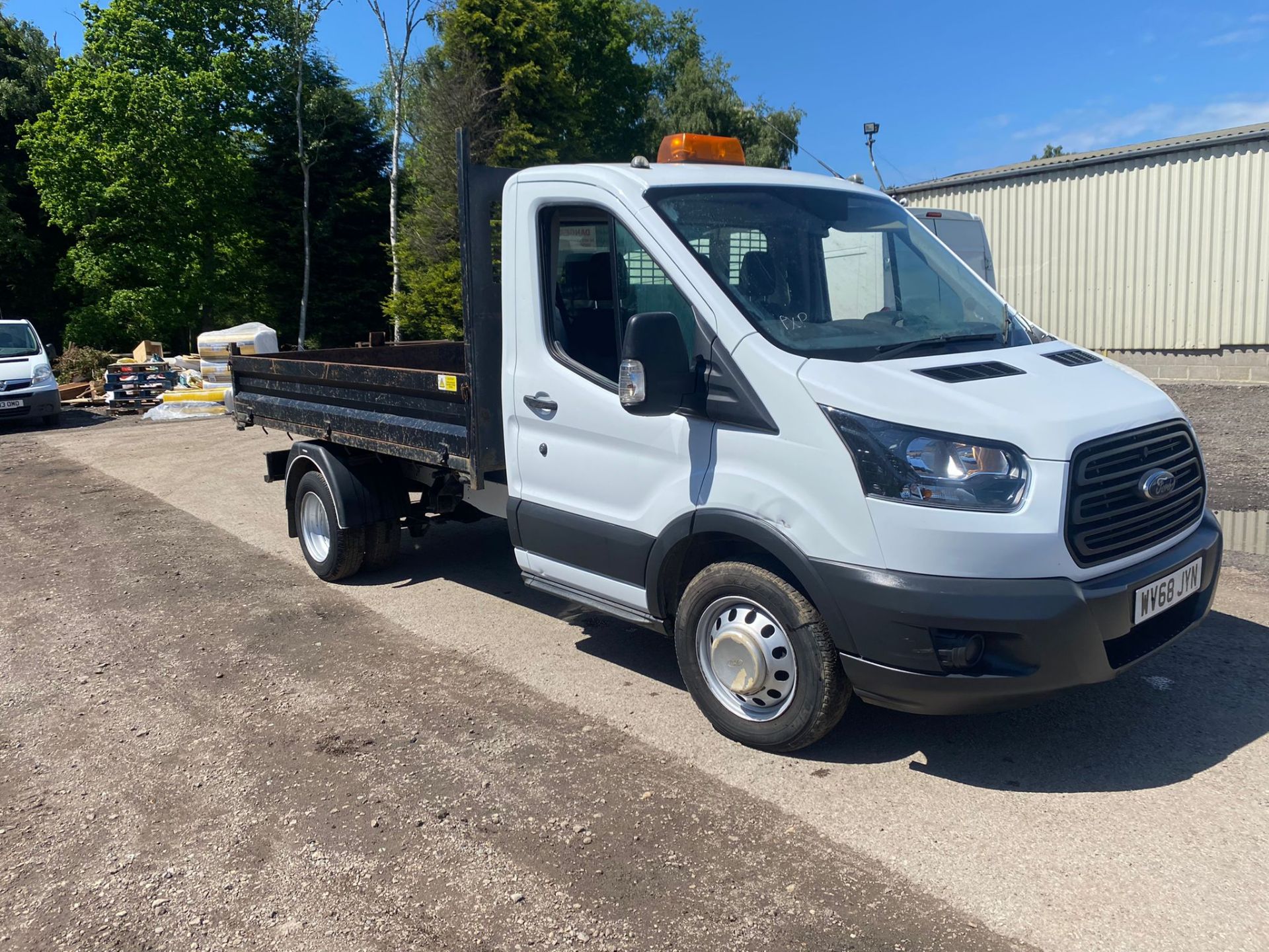 2018/68 FORD TRANSIT 350 WHITE TIPPER, EURO 6, STEEL TIPPING BODY, 2 KEYS *PLUS VAT*