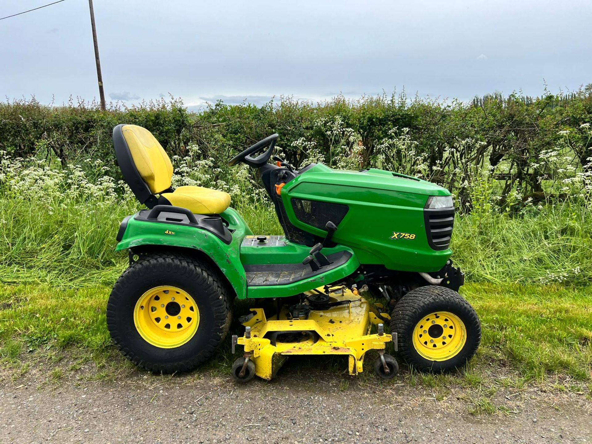 2013 John Deere X758 24HP 4WD Ride On Mower, Runs Drives And Cuts, Showing A Low 950 Hours! - Image 7 of 16