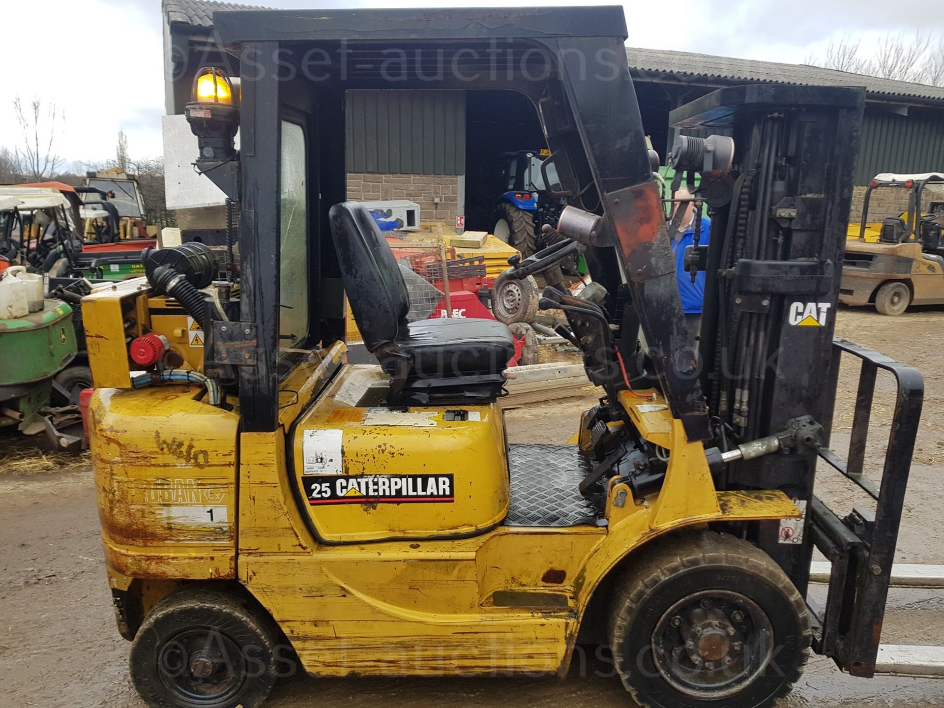 2001 CATERPILLAR 25 FORKLIFT CONTAINER SPEC WITH SIDE SHIFT, STARTS, RUNS AND LIFTS *PLUS VAT* - Image 2 of 7