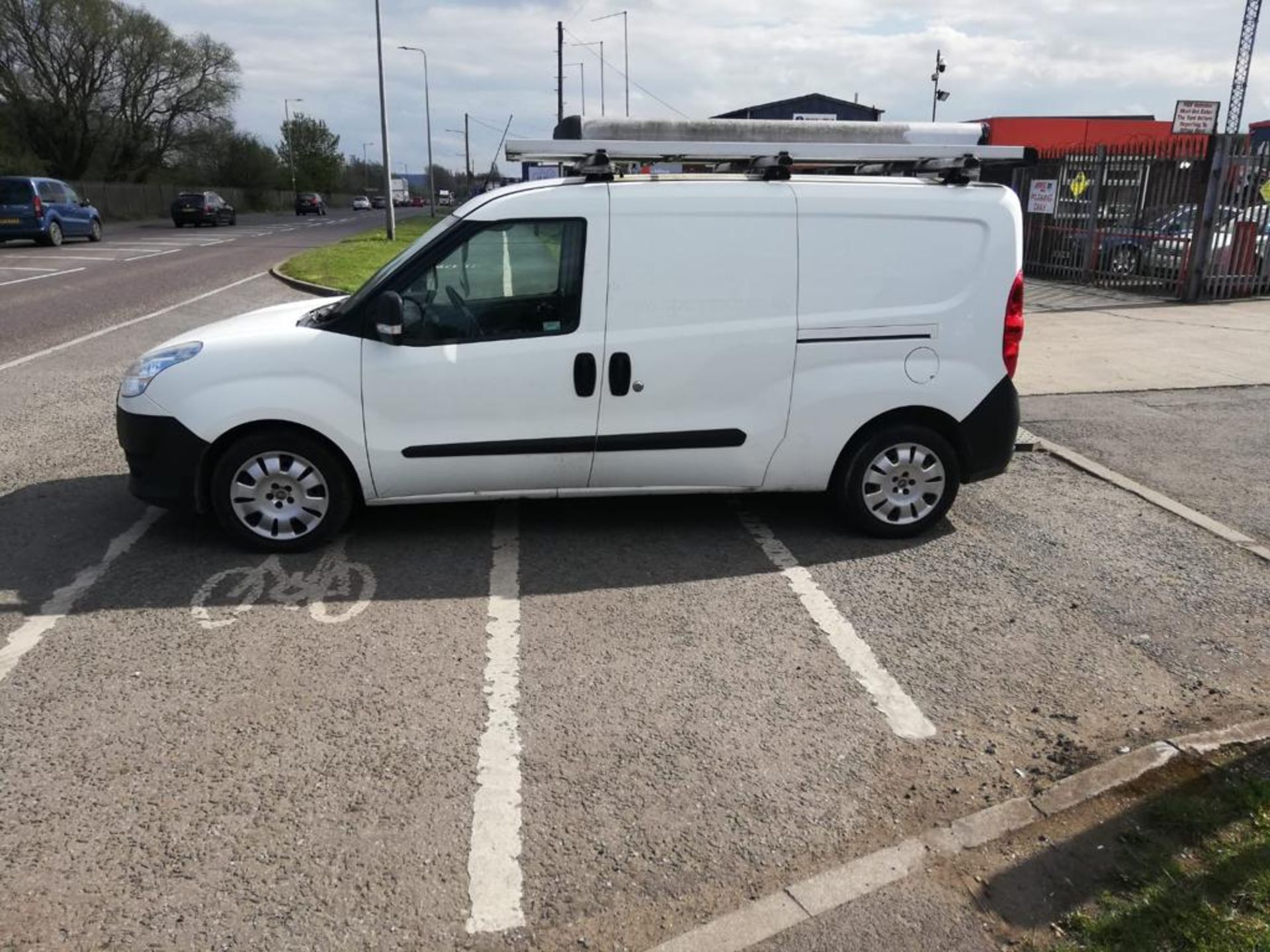 2014 FIAT DOBLO 16V MULTIJET WHITE PANEL VAN, 72K MILES WITH FSH *PLUS VAT* - Image 3 of 9