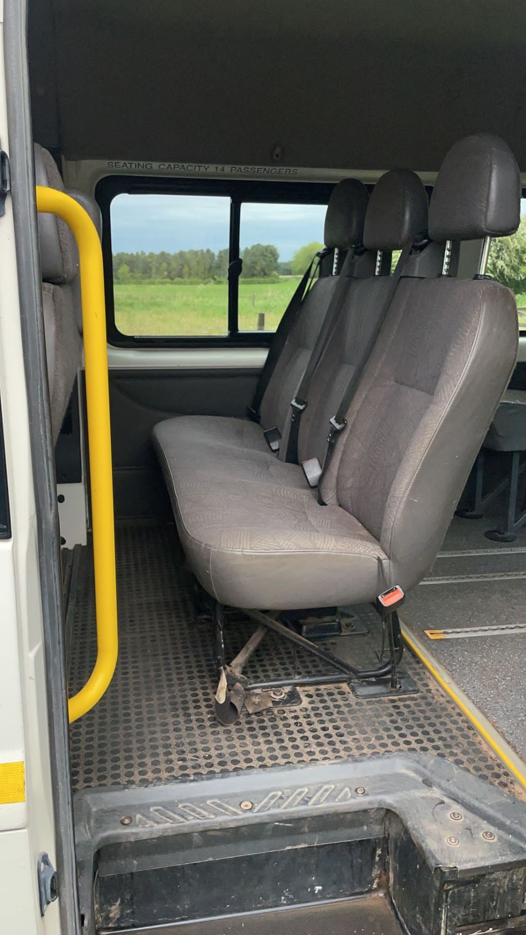 2004 04 FORD TRANSIT WHITE MINIBUS light scrape on drivers side, 9 seats, Wheel Chair lift fitted - Image 6 of 22