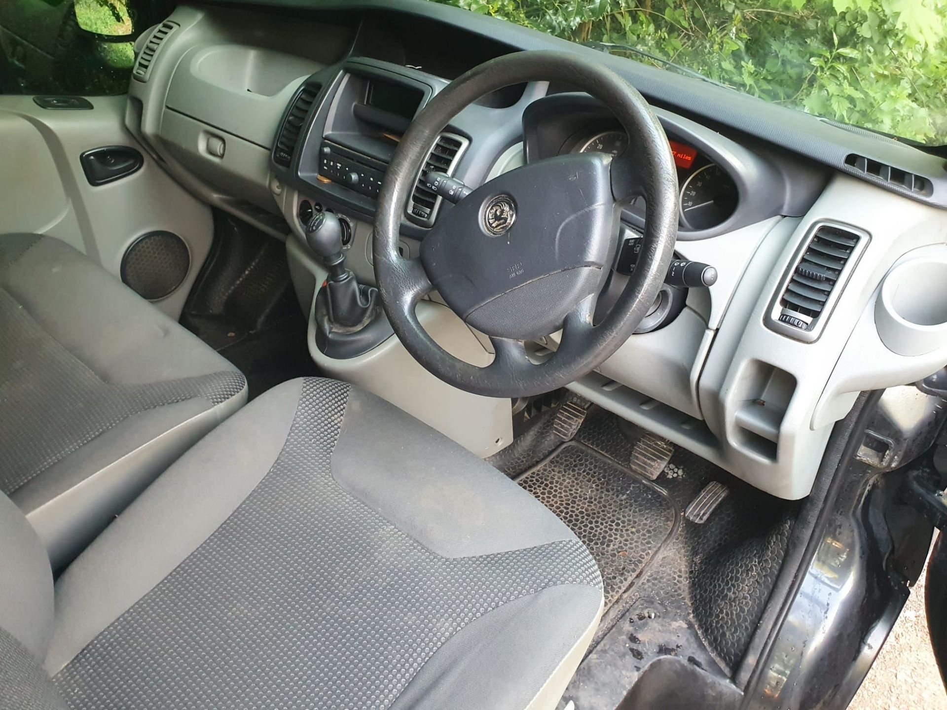 2011 VAUXHALL VIVARO 2700 CDTI SWB BLACK PANEL VAN, lots of history, 2 keys *no vat* - Image 8 of 8