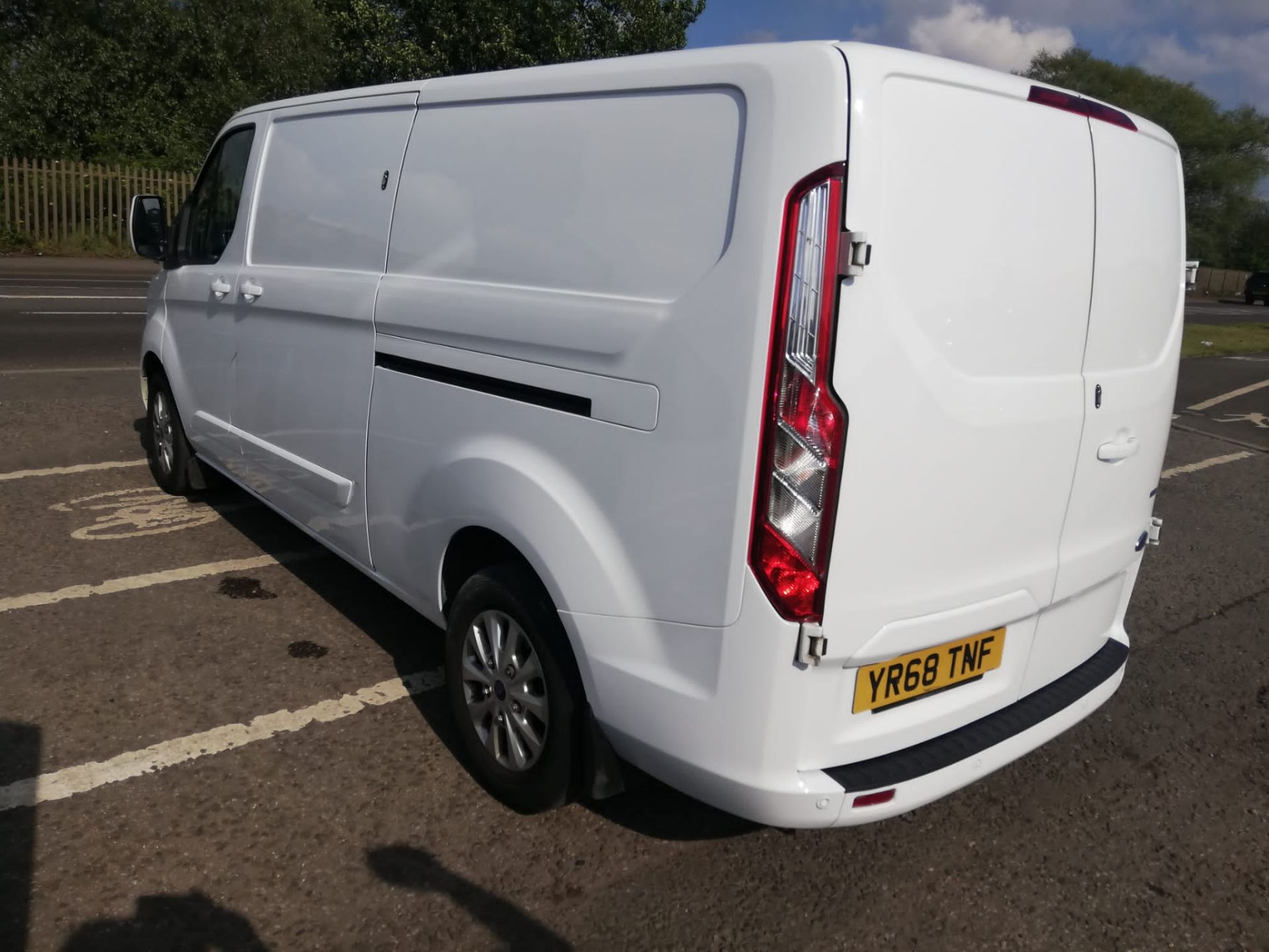 2018/68 FORD TRANSIT CUSTOM 300 LIMITED White Panel Van, 108,000 miles, LWB, Euro 6 *PLUS VAT* - Image 4 of 8