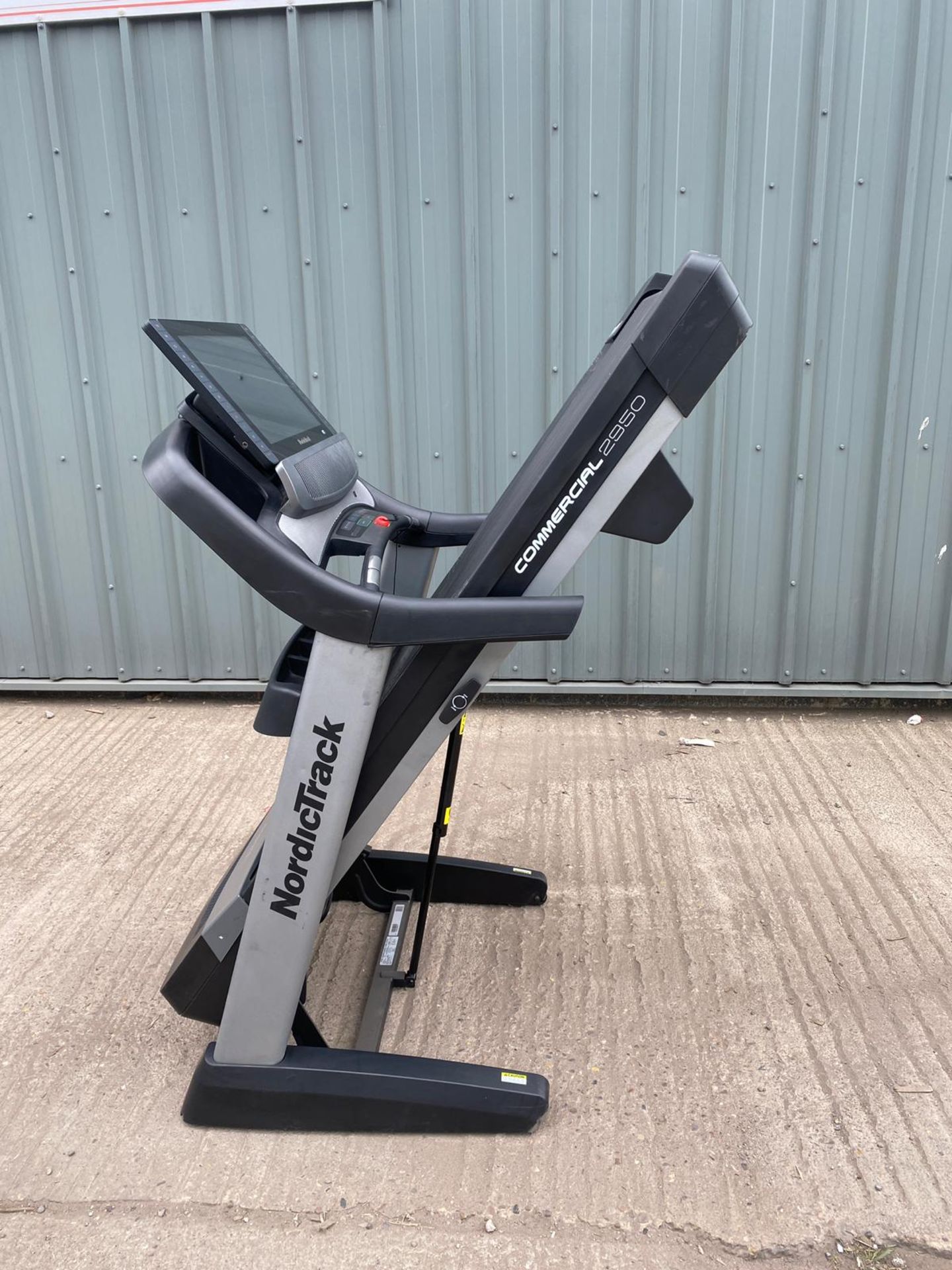 Nordic track 2950 Commercial folding treadmill *PLUS VAT* - Image 3 of 3