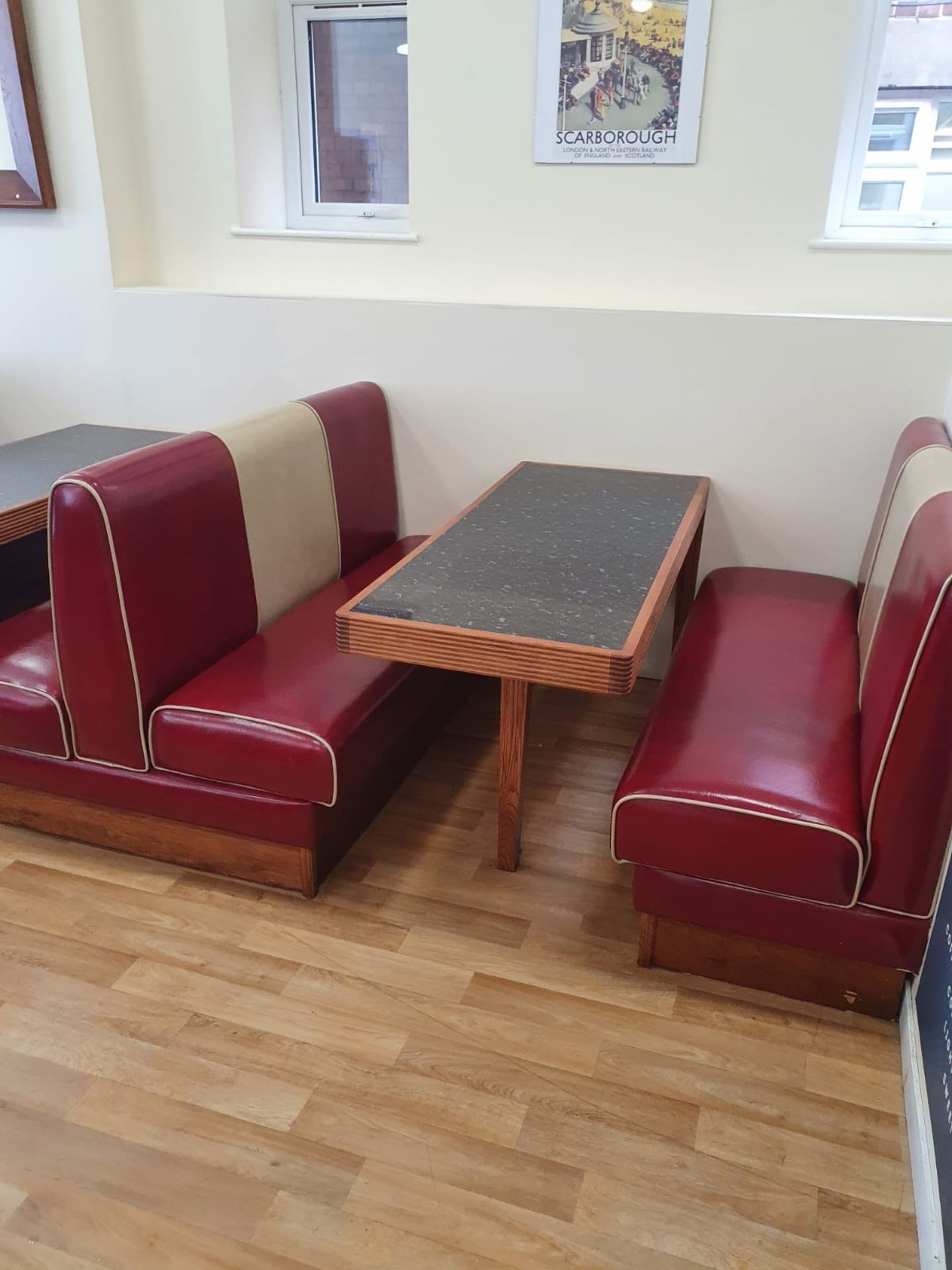 CAFE FURNITURE, CORNER BOOTH, BACK TO BACK SEATING, TABLES AND CHAIRS *NO VAT* - Image 6 of 7