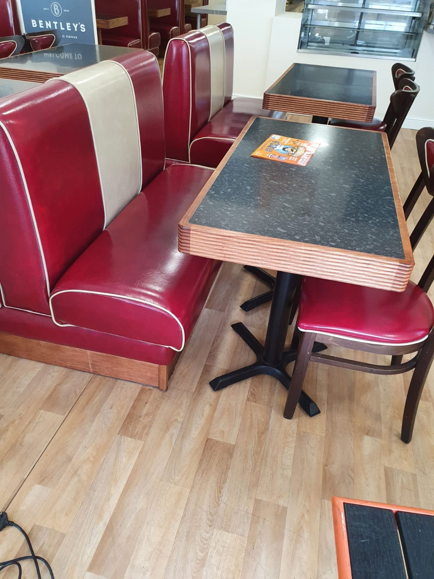 CAFE FURNITURE, CORNER BOOTH, BACK TO BACK SEATING, TABLES AND CHAIRS *NO VAT* - Image 3 of 7