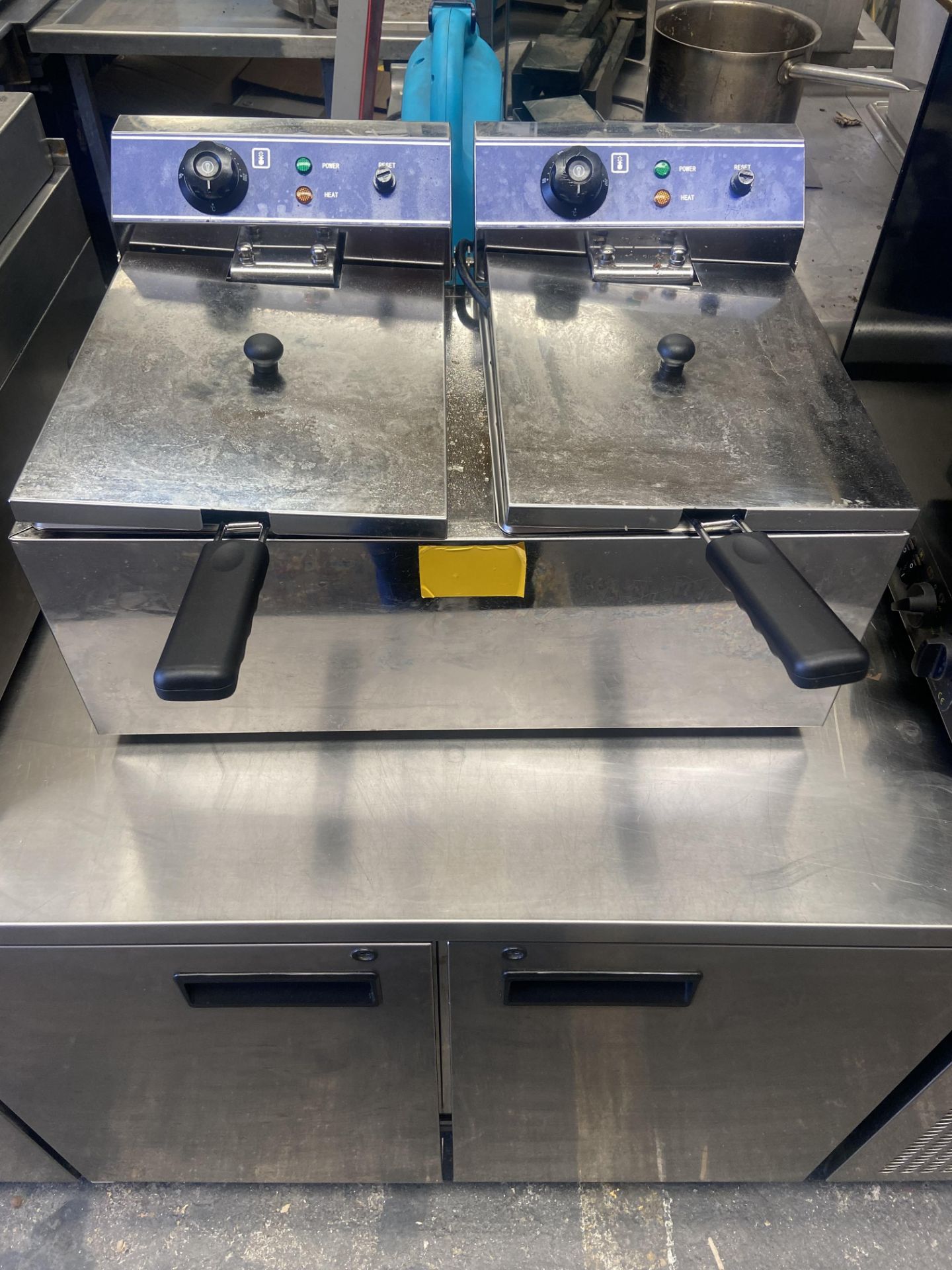 TWIN TANK BENCH FRYER, GOOD WORKING ORDER *NO VAT* - Image 2 of 2