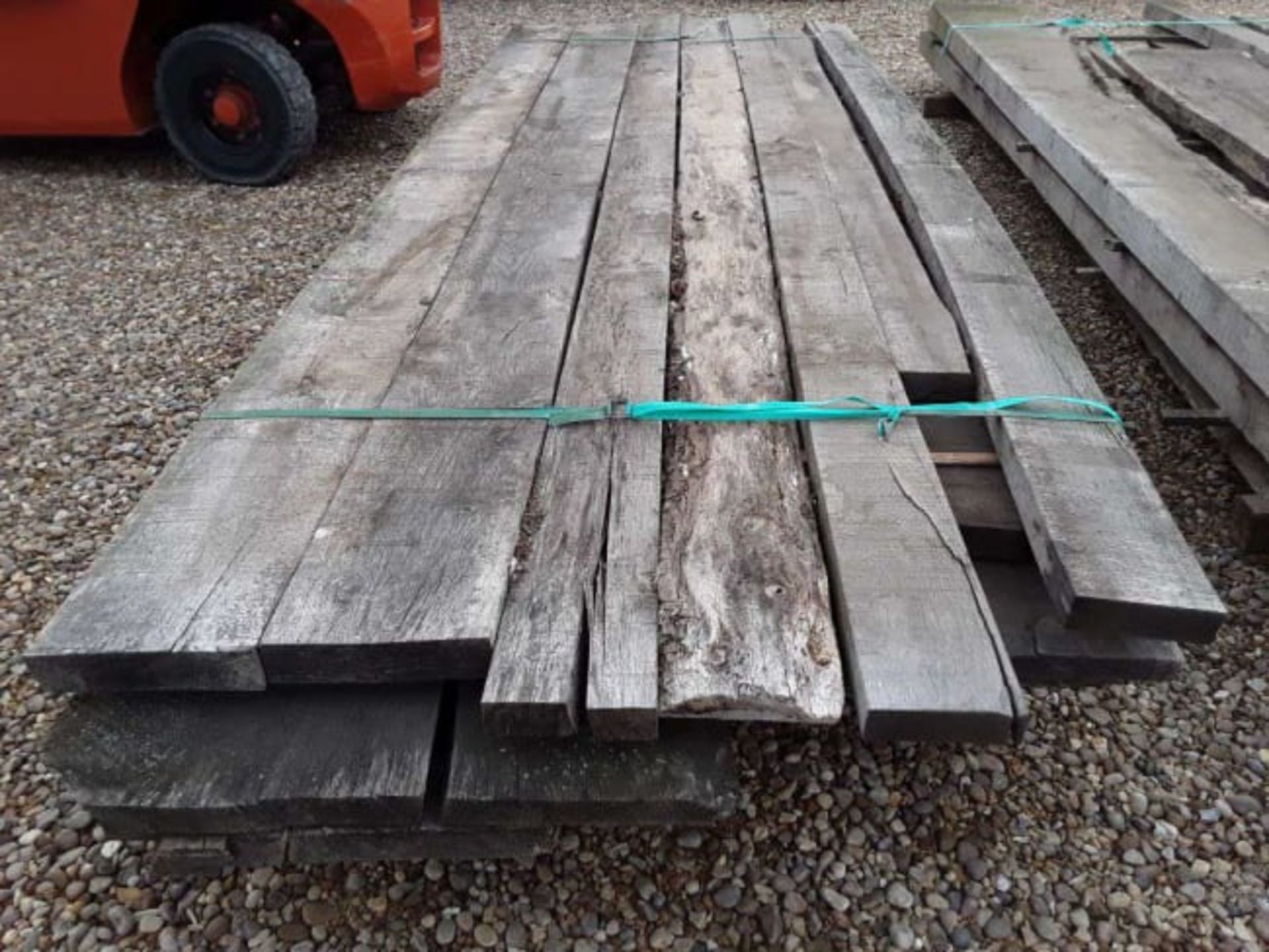 33X HARDWOOD AIR DRIED SAWN ENGLISH OAK WANEY EDGE / LIVE EDGE TIMBER BOARDS / SLABS *NO VAT* - Image 3 of 3