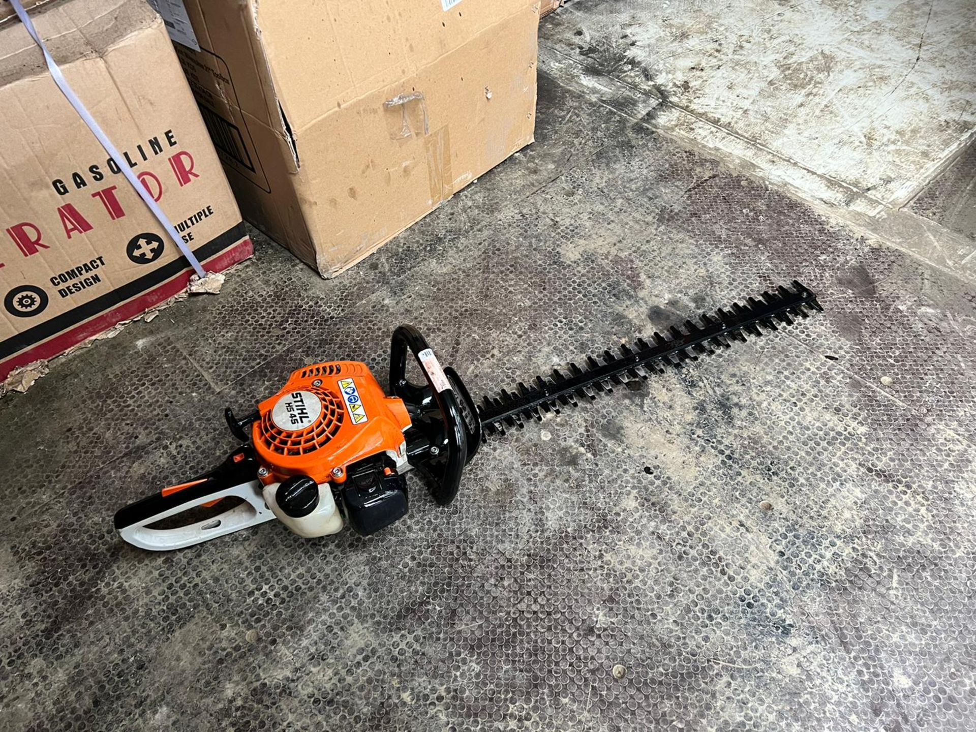 STIHL HS45 24" PERTOL HEDGE CUTTER/TRIMMER, RUNS AND WORKS WELL *NO VAT* - Image 9 of 12