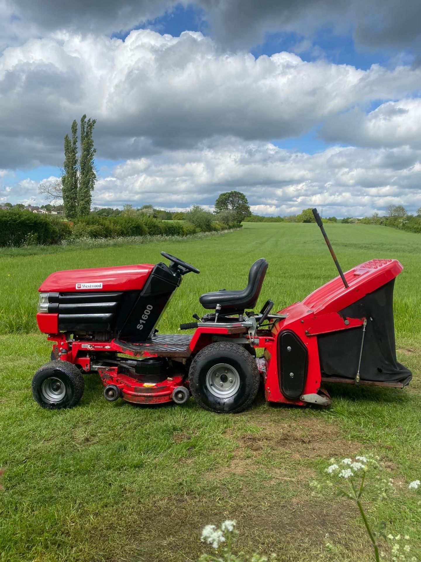 WESTWOOD S 1600 RIDE ON LAWN MOWER WITH COLLECTOR, RUNS WORKS AND CUTS *PLUS VAT* - Image 9 of 9