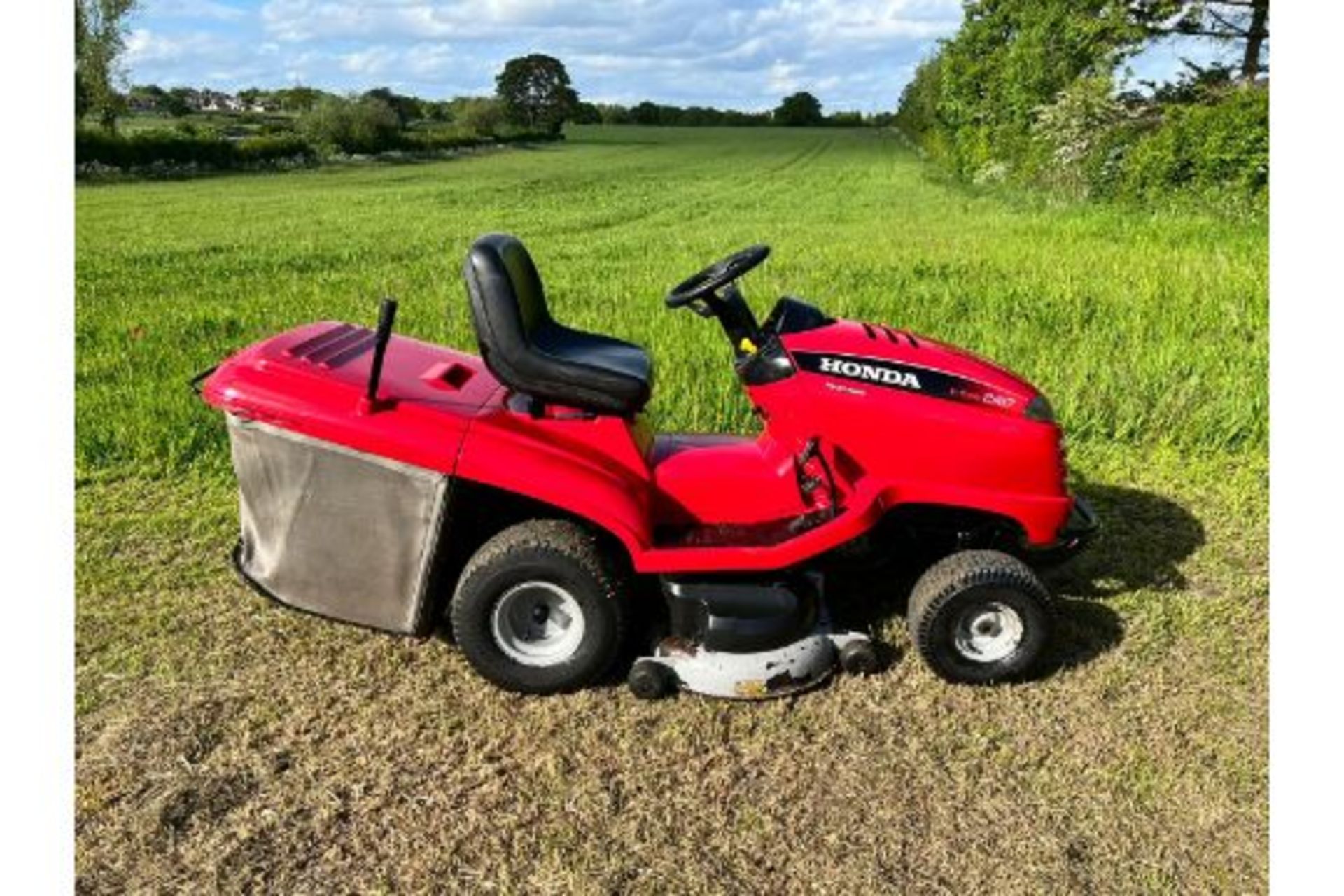 Honda 2417 Ride On Mower With Rear Collector, Runs Drives Cuts And Collects "PLUS VAT" - Image 2 of 22