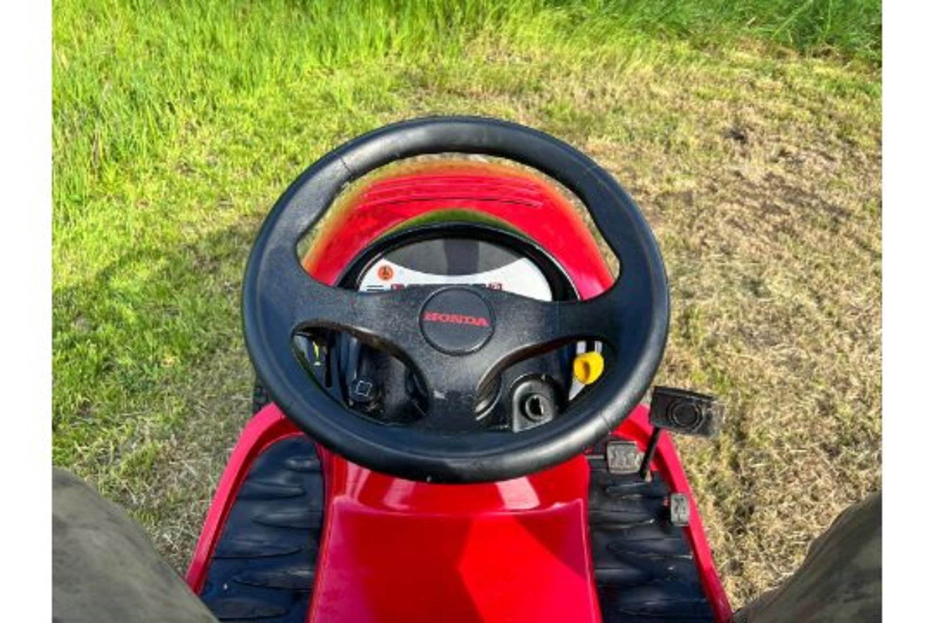Honda 2417 Ride On Mower With Rear Collector, Runs Drives Cuts And Collects "PLUS VAT" - Image 12 of 22
