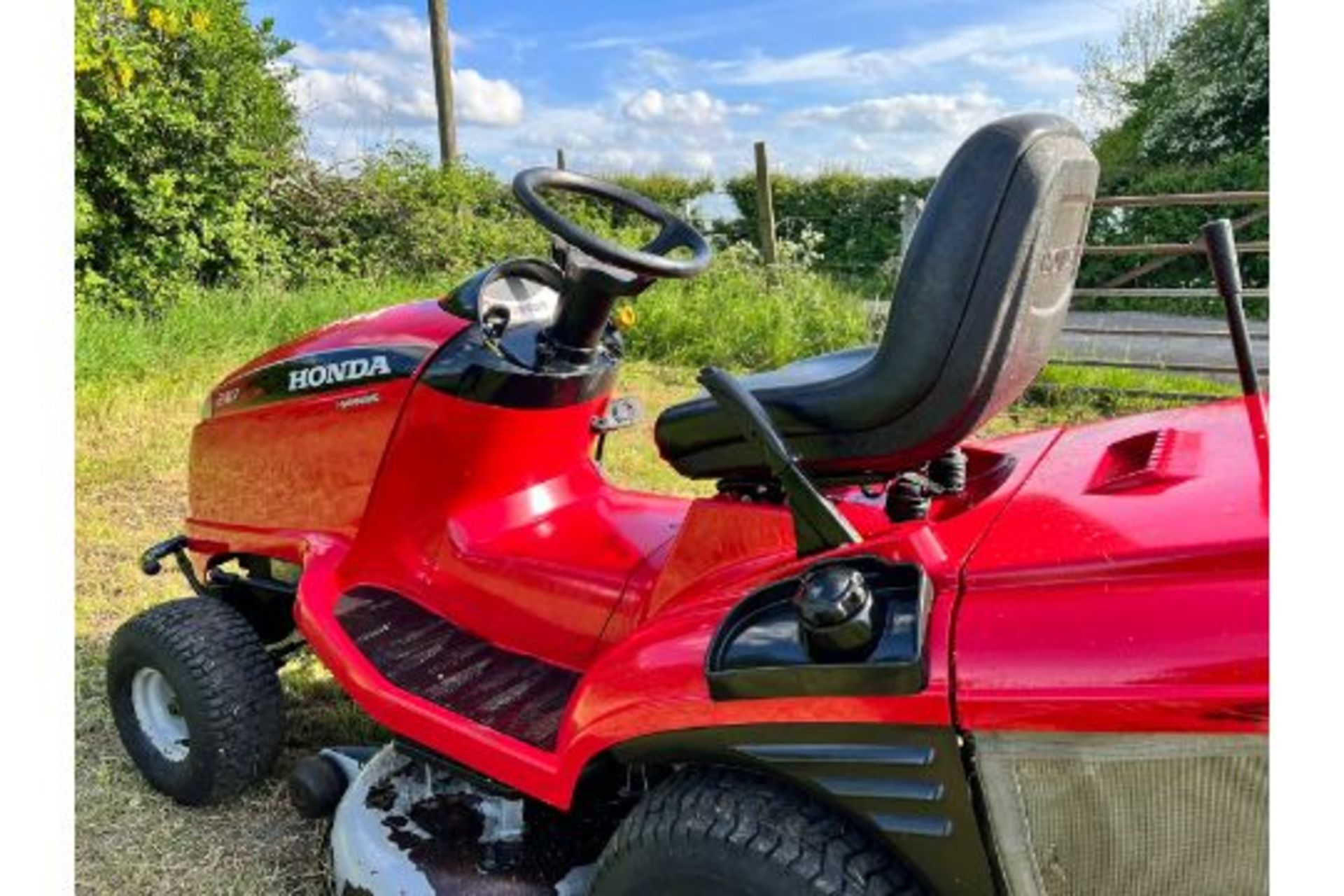 Honda 2417 Ride On Mower With Rear Collector, Runs Drives Cuts And Collects "PLUS VAT" - Image 22 of 22