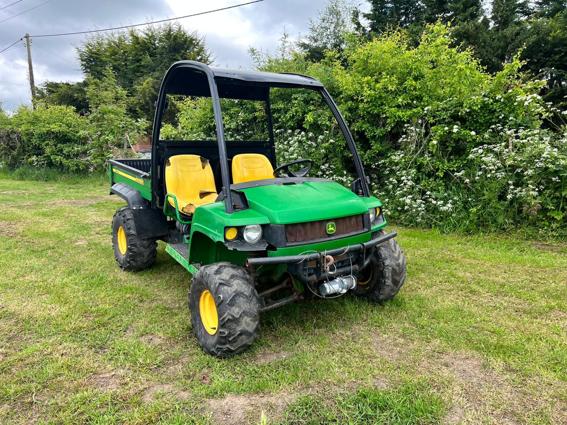 JOHN DEERE DIESEL GATOR WITH WINCH, RUNS AND DRIVES *PLUS VAT* - Image 3 of 11