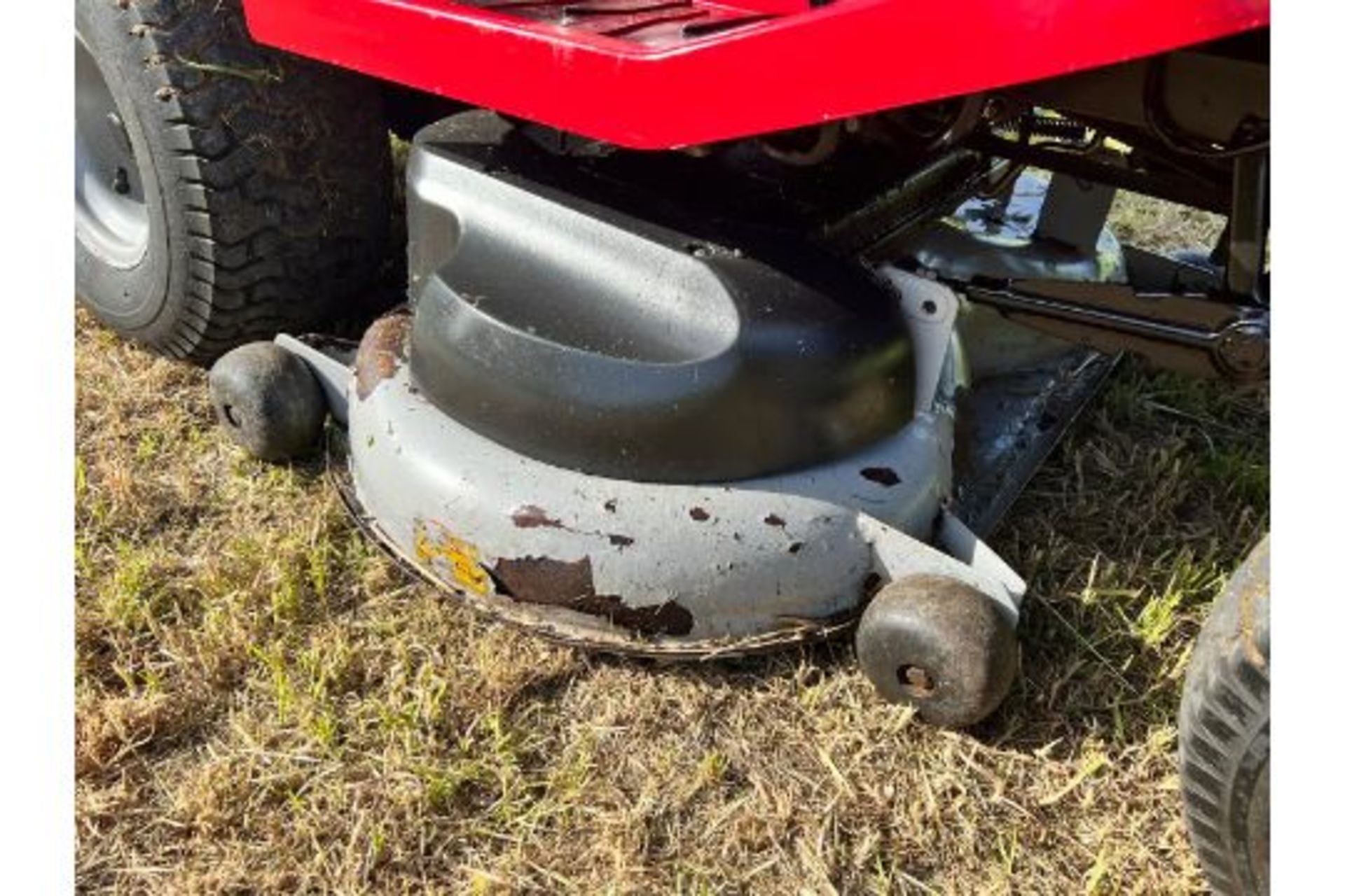 Honda 2417 Ride On Mower With Rear Collector, Runs Drives Cuts And Collects "PLUS VAT" - Image 18 of 22