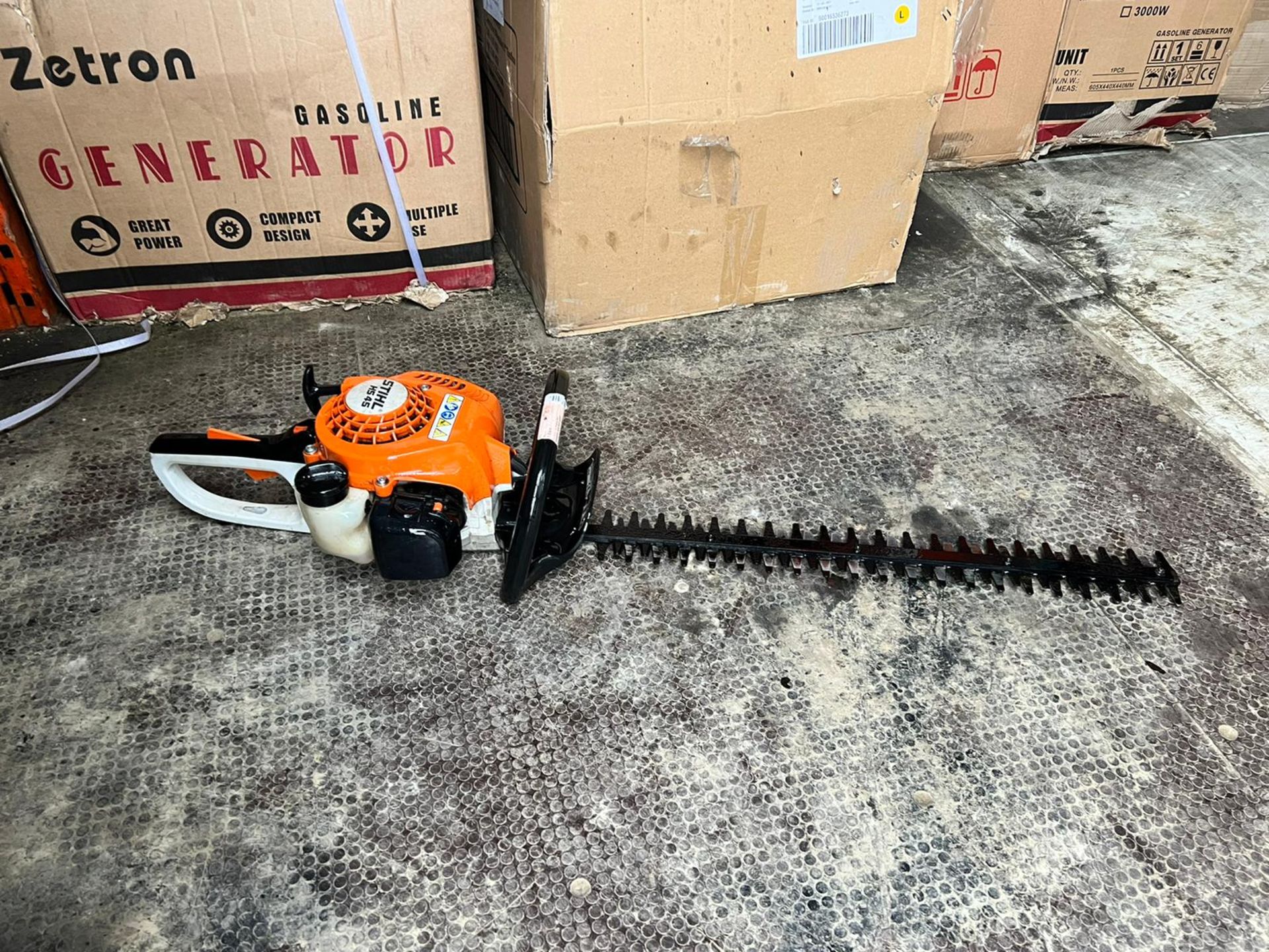 STIHL HS45 24" PERTOL HEDGE CUTTER/TRIMMER, RUNS AND WORKS WELL *NO VAT* - Image 8 of 12
