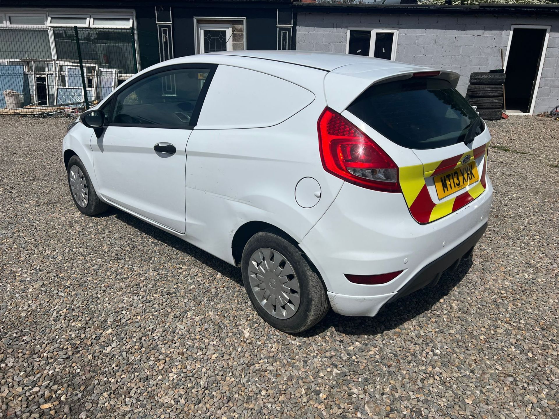 2013 FORD FIESTA ECONETIC TECH TDCI WHITE CAR DERIVED VAN Econetix tech tdci 140k miles *NO VAT* - Image 3 of 6