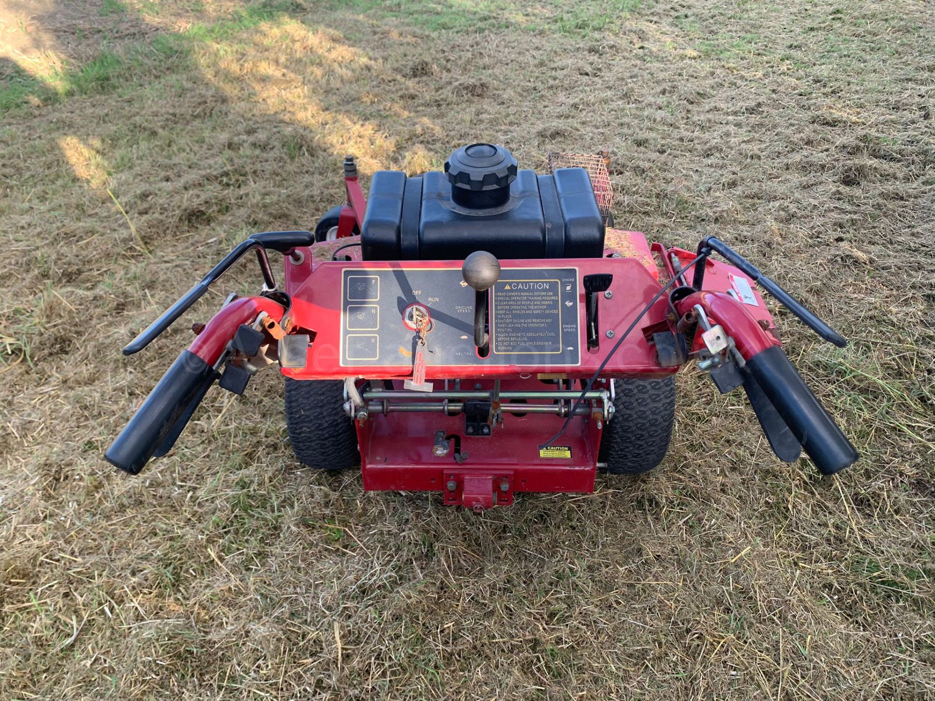 RED HYDROSTATIC 48" WALK BEHIND SELF PROPELLED PETROL MOWER, RUNS DRIVES AND CUTS WELL *PLUS VAT* - Image 6 of 9
