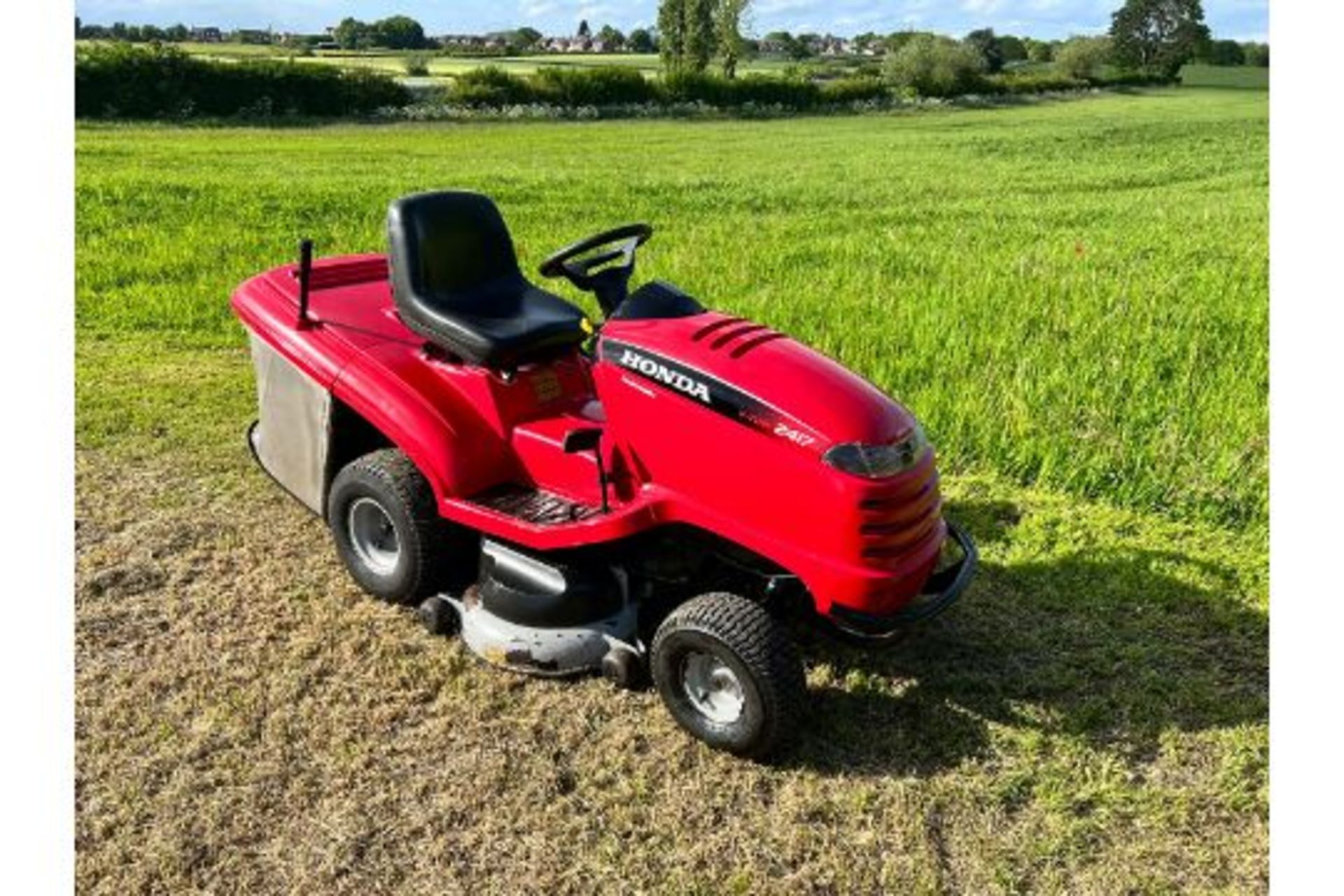 Honda 2417 Ride On Mower With Rear Collector, Runs Drives Cuts And Collects "PLUS VAT"