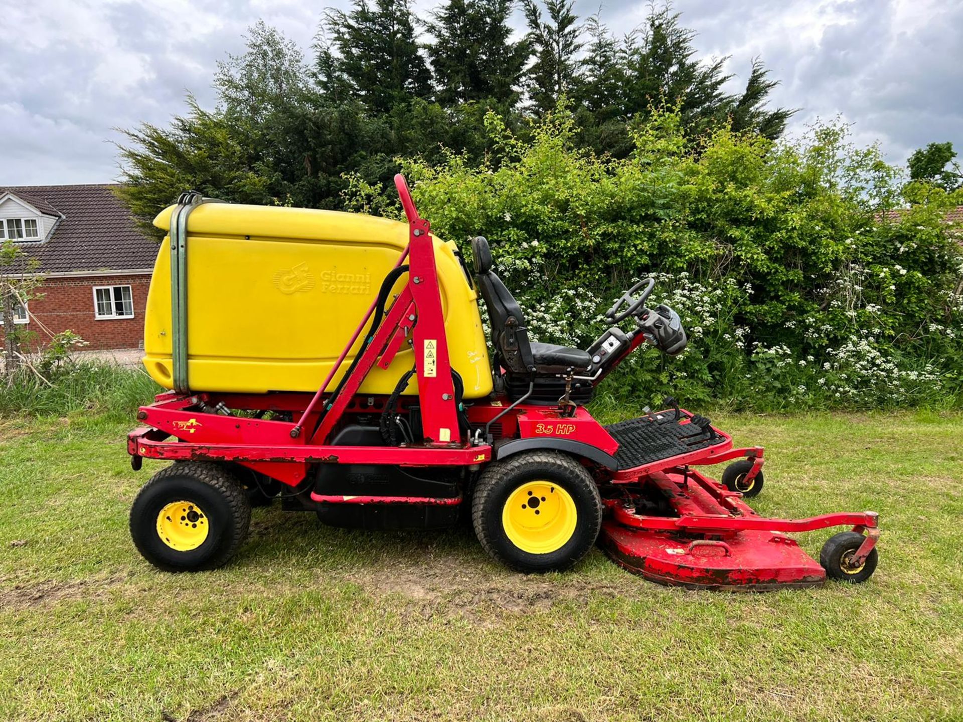 2006 Gianni Ferrari 35HP 4WD Diesel High Tip Mower, Runs Drives Cuts And Collects "PLUS VAT" - Image 5 of 16