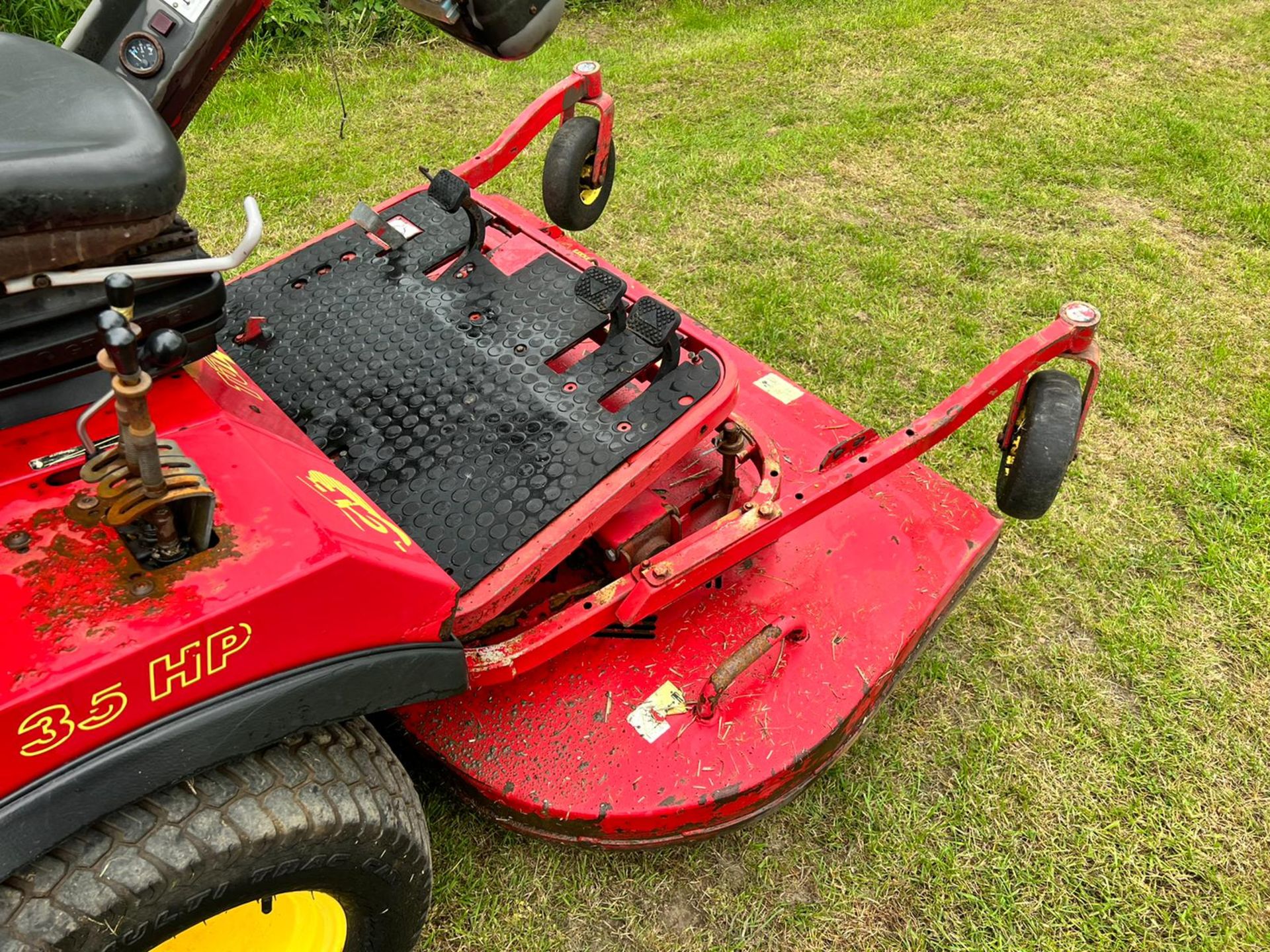 2006 Gianni Ferrari 35HP 4WD Diesel High Tip Mower, Runs Drives Cuts And Collects "PLUS VAT" - Image 9 of 16