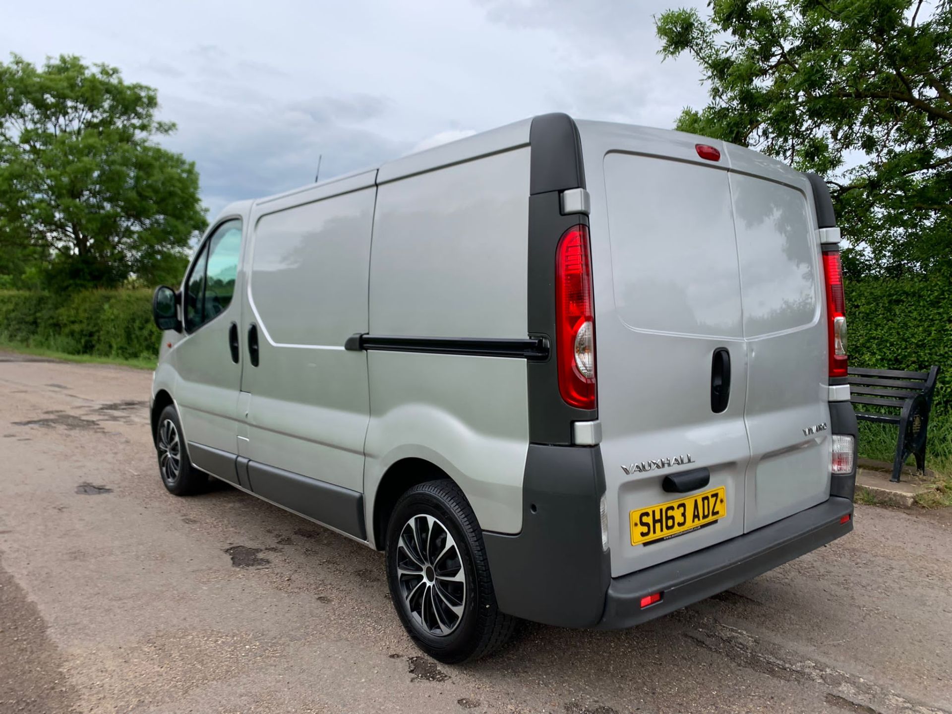 2013/63 VAUXHALL VIVARO 2700 CDTI 89 SWB SILVER PANEL VAN, FULL SERVICE HISTORY *NO VAT* - Image 5 of 17