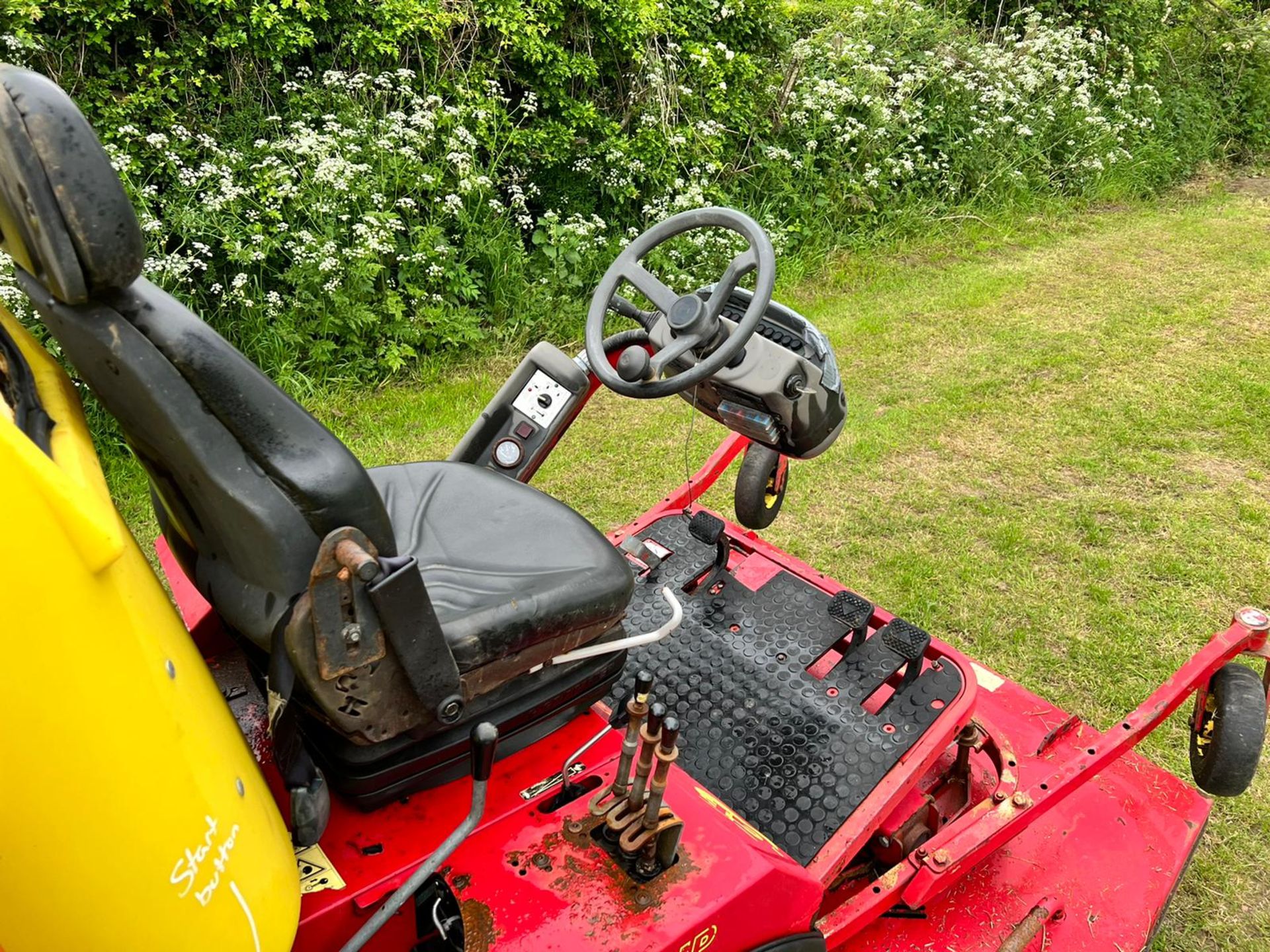 2006 Gianni Ferrari 35HP 4WD Diesel High Tip Mower, Runs Drives Cuts And Collects "PLUS VAT" - Image 11 of 16