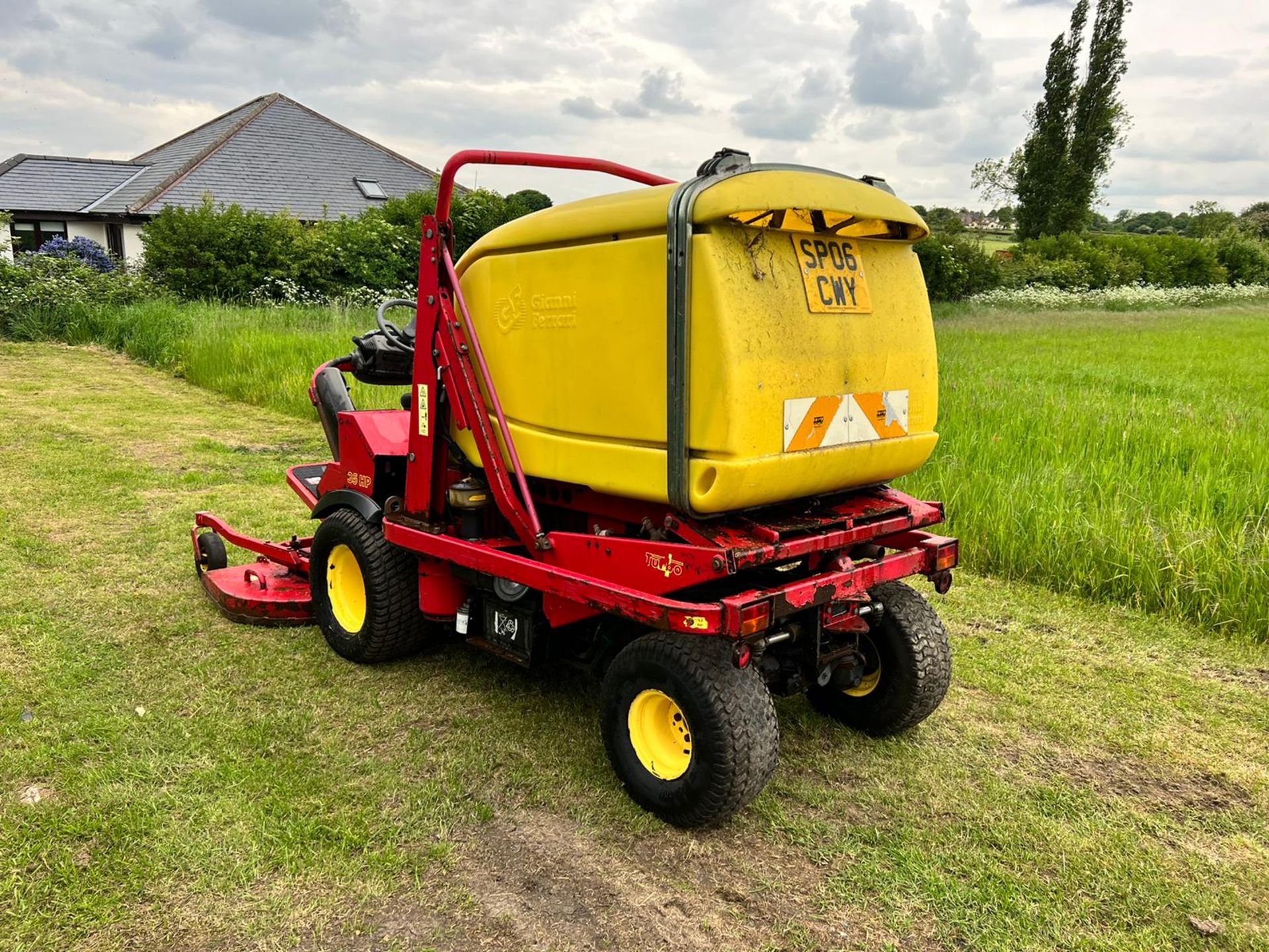 2006 Gianni Ferrari 35HP 4WD Diesel High Tip Mower, Runs Drives Cuts And Collects "PLUS VAT" - Image 3 of 16