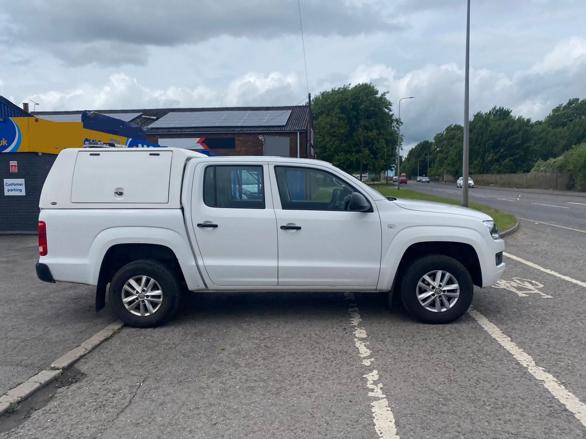 2015/65 VOLKSWAGEN AMAROK STARTLINE TDI4MOTION DC WHITE PICK UP *PLUS VAT* - Image 2 of 9