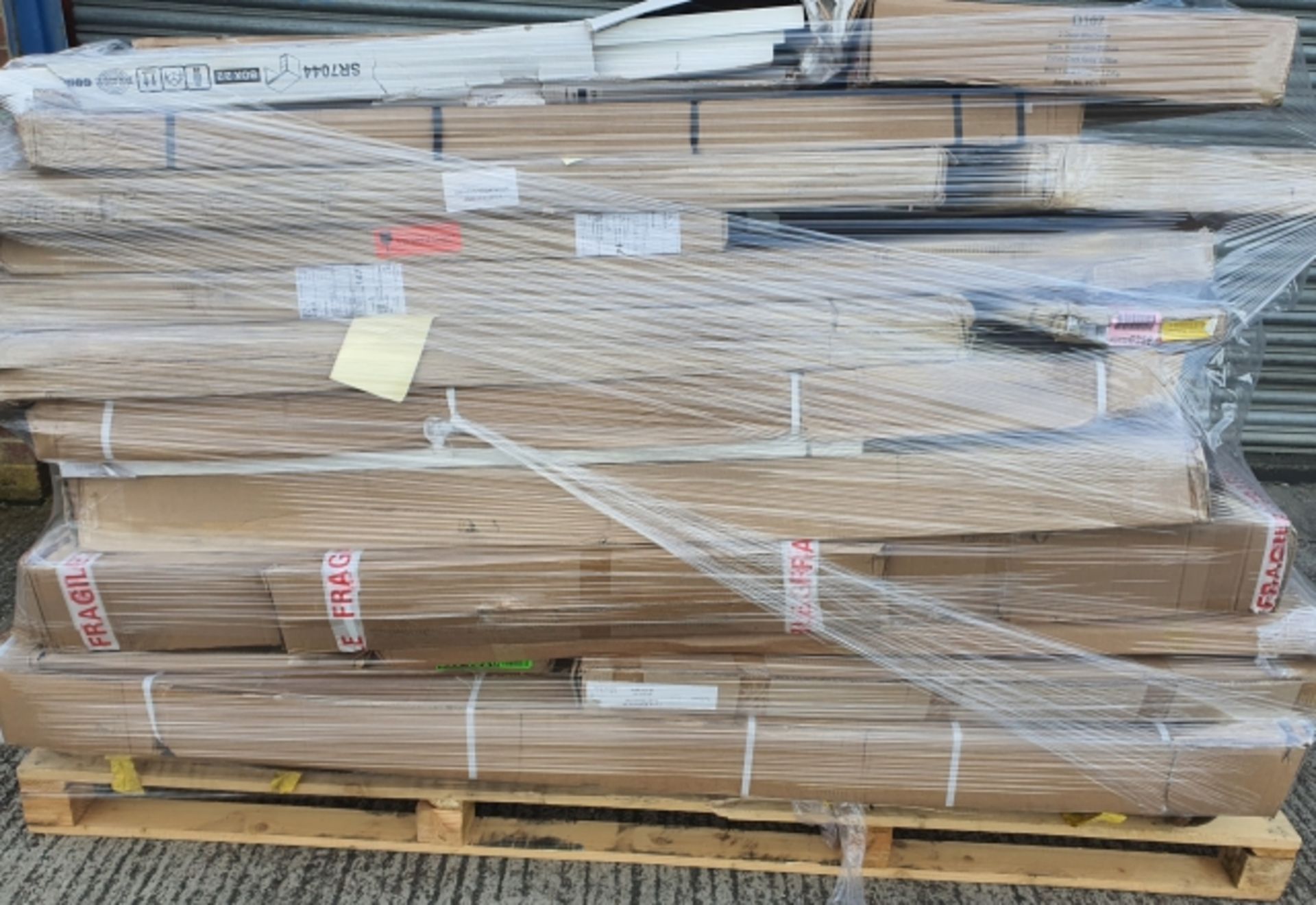 1 PALLET OF UNMAINFESTED MIX BULK FURNITURE CUSTOMER RETURNS, NO RESERVE *NO VAT*