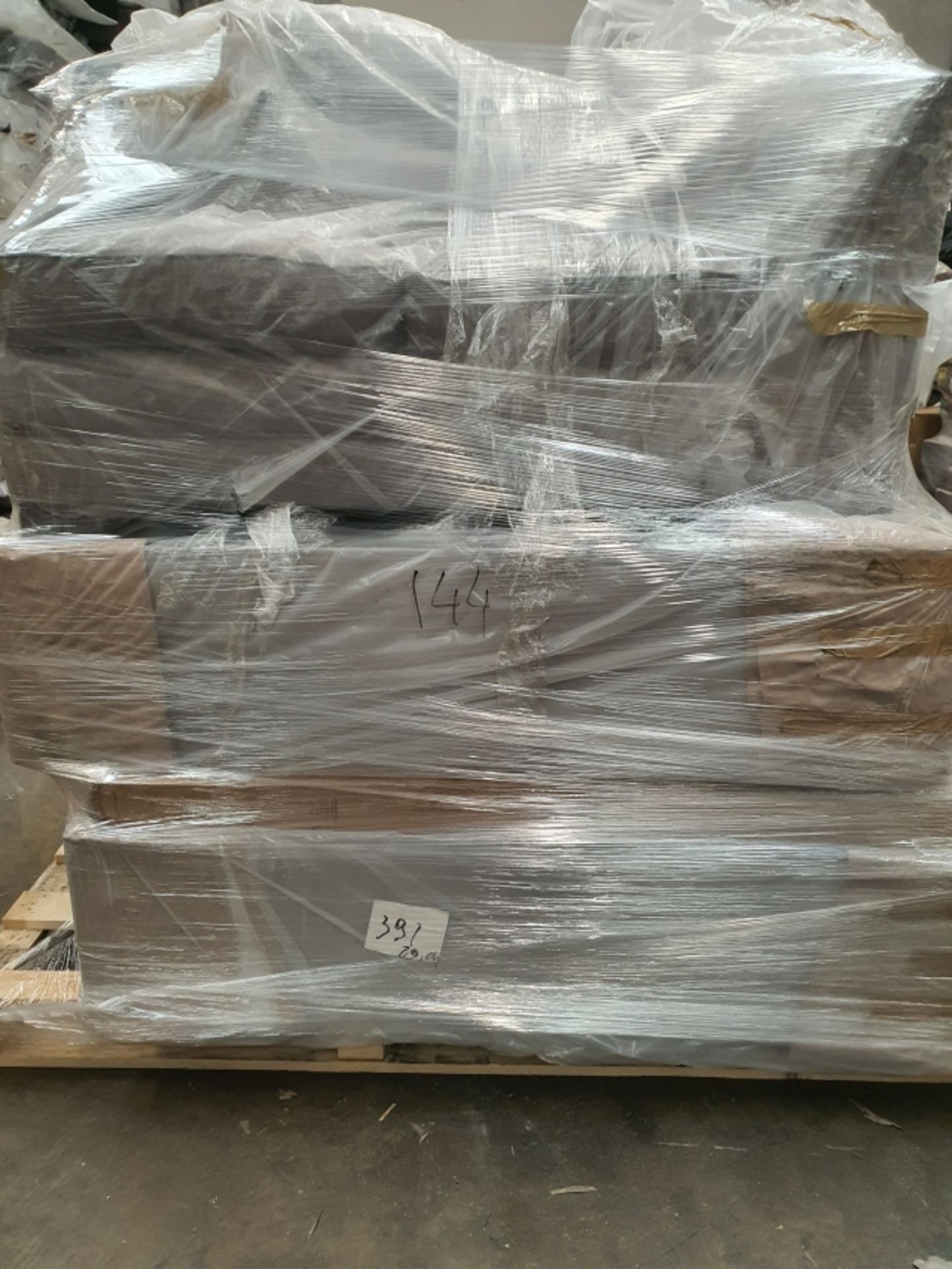 1 PALLET OF UNMAINFESTED MIX BULK FURNITURE CUSTOMER RETURNS, NO RESERVE *NO VAT*